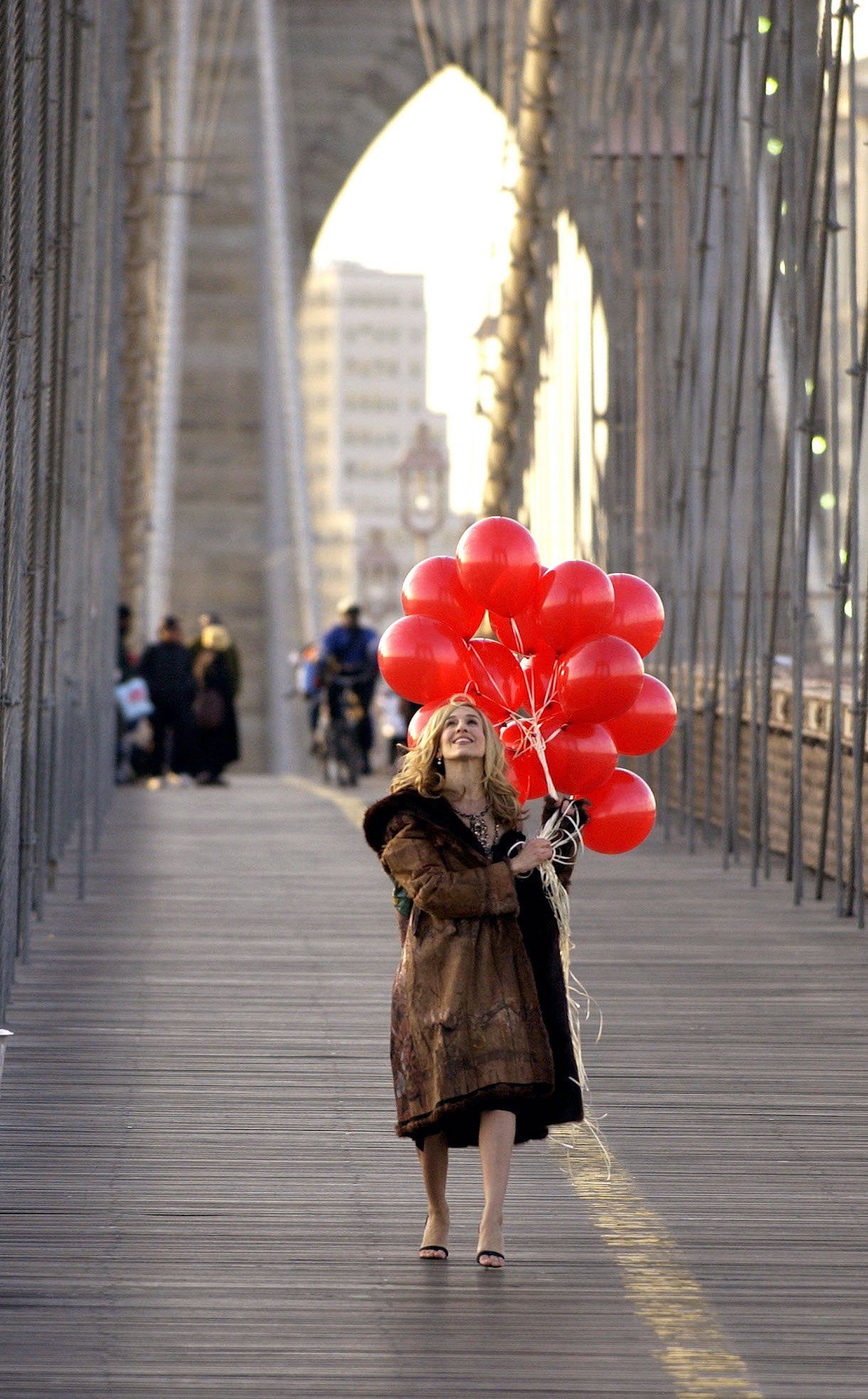 Actress Sarah Jessica Parker shoots a promotional video for the hit HBO series, "Sex and the City" on Brooklyn Bridge