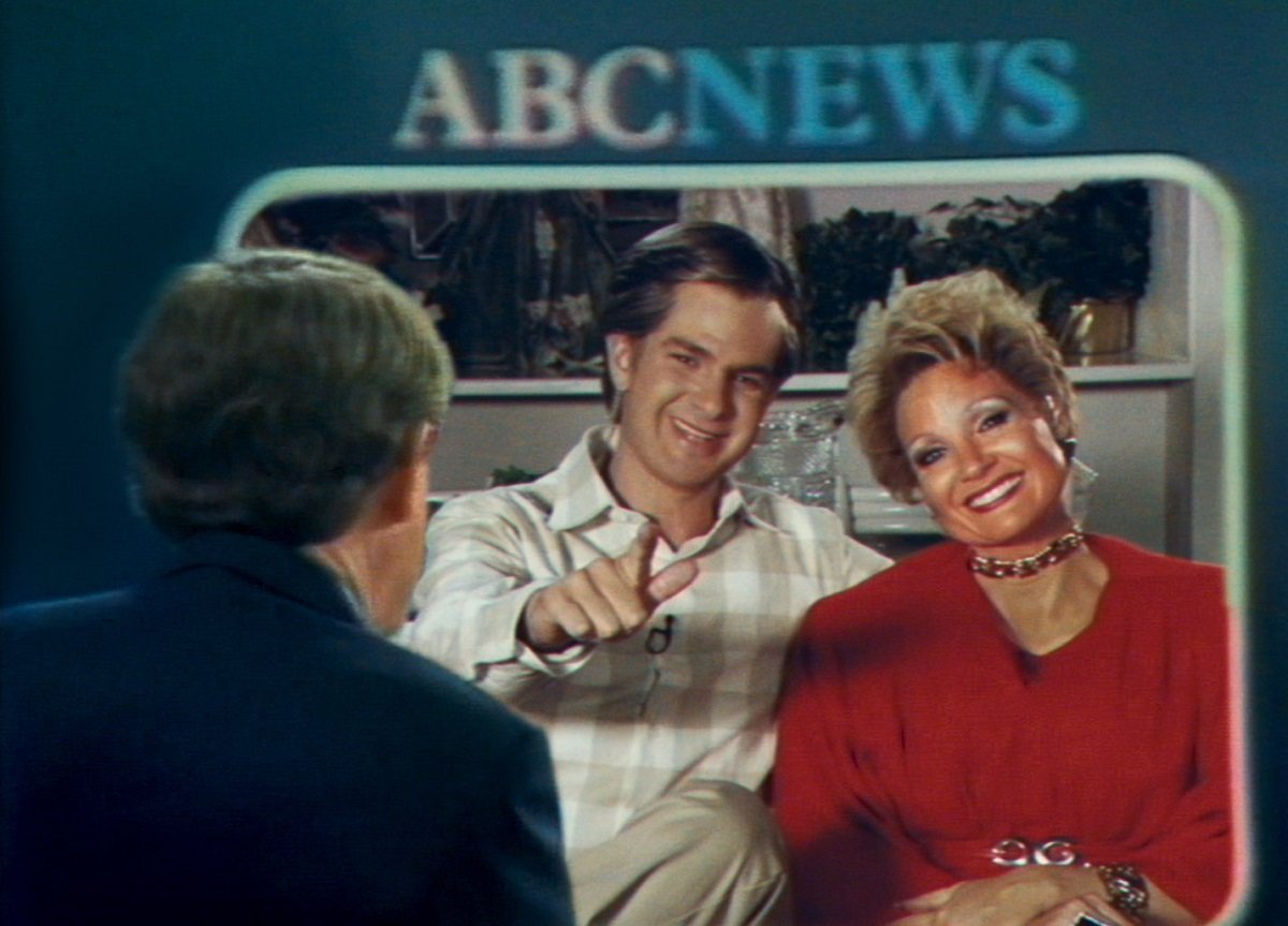 Andrew Garfield as Jim Bakker and Jessica Chastain as Tammy Faye Bakker (R) in 'The Eyes of Tammy Faye'