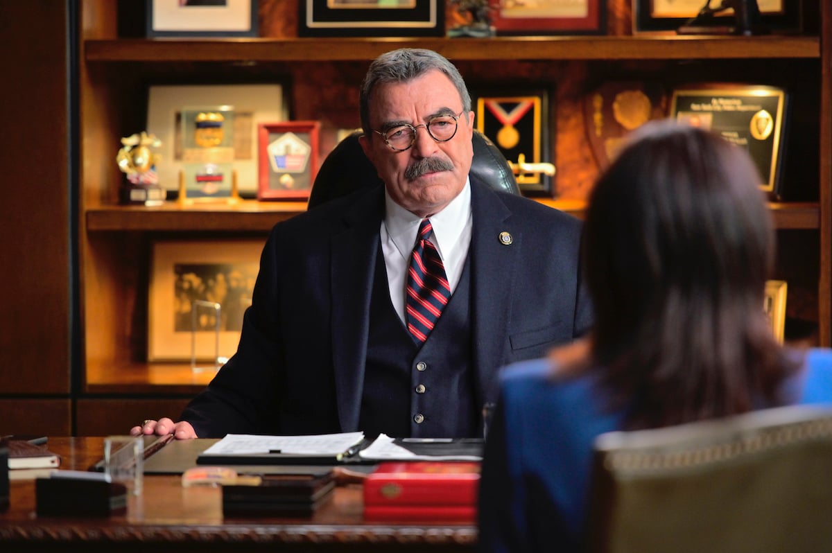 Tom Selleck as Frank Reagan talks to Gloria Reuben guest stars as Special Agent Rachel Weber on 'Blue Bloods'