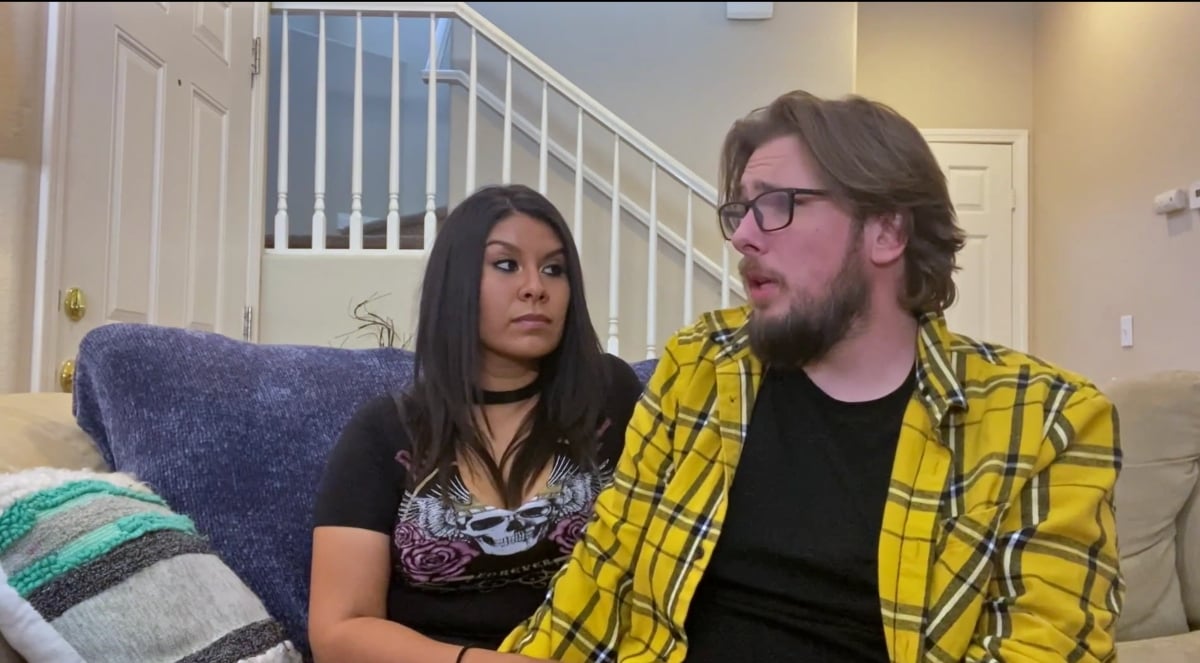 Colt Johnson and Vanessa Guerra sitting on the couch on'90 Day Diaries'