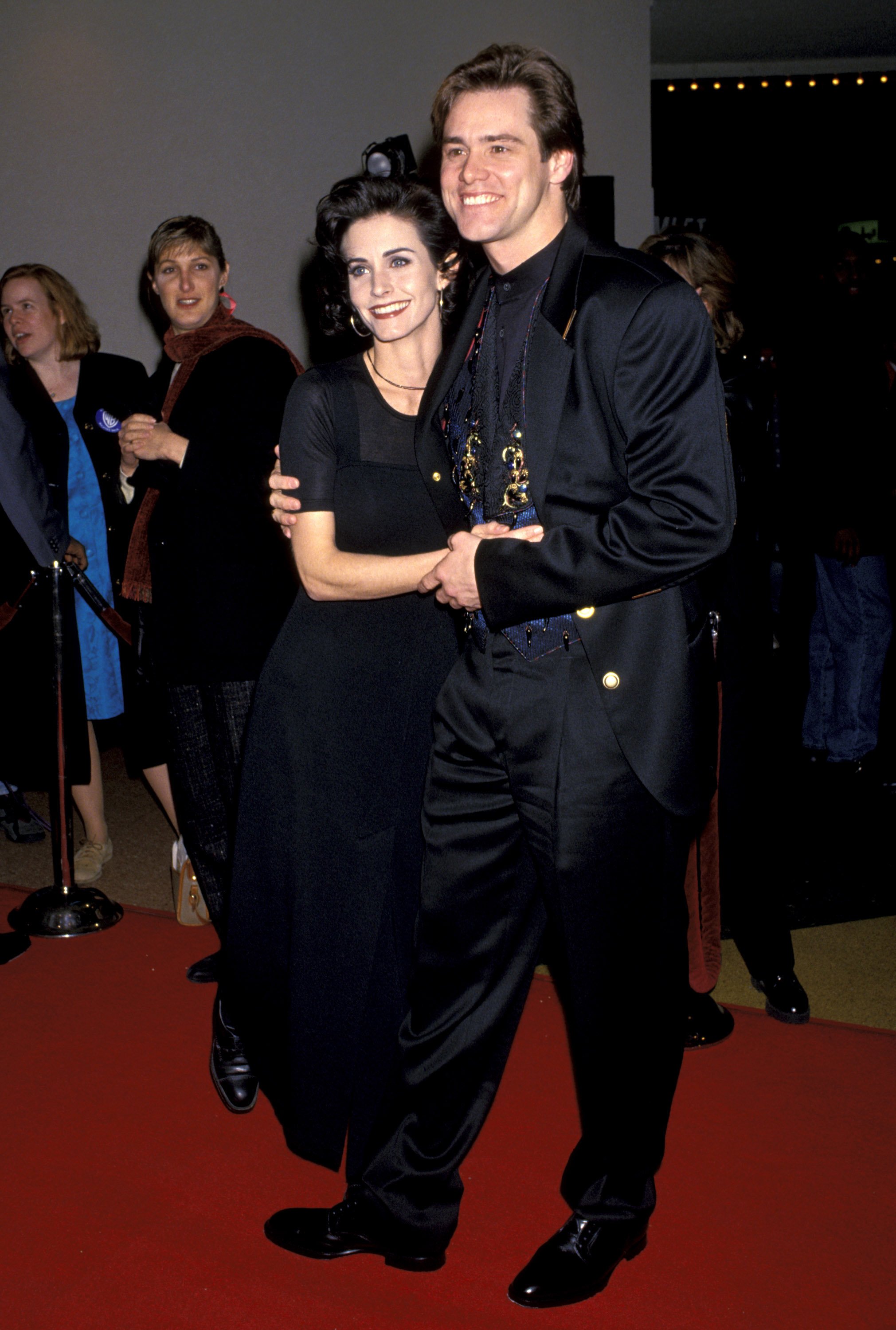 Courteney Cox and Jim Carrey hold hands at the Ace Ventura premiere