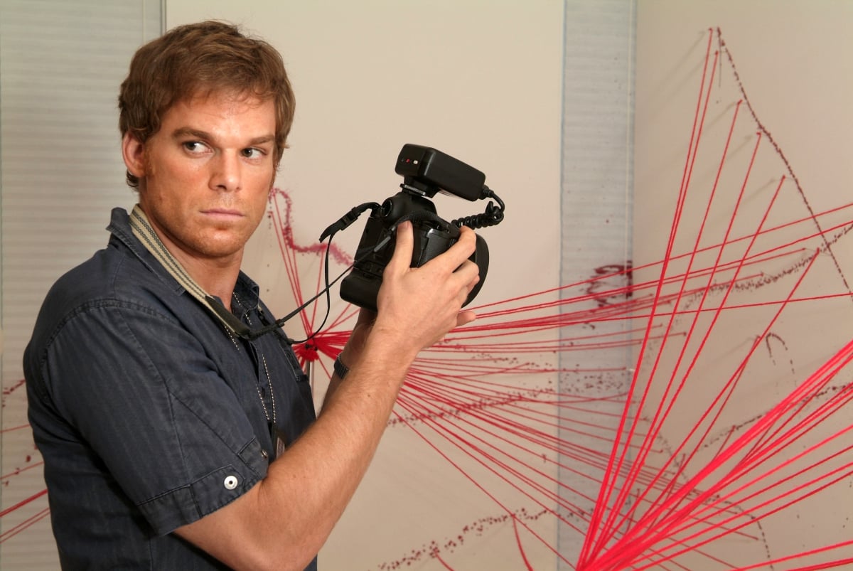 Dexter photographs blood spatter