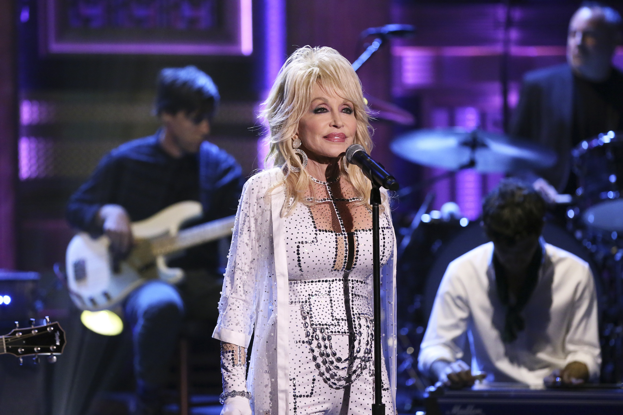 Dolly Parton performing on The Tonight Show Starring Jimmy Fallon in 2018