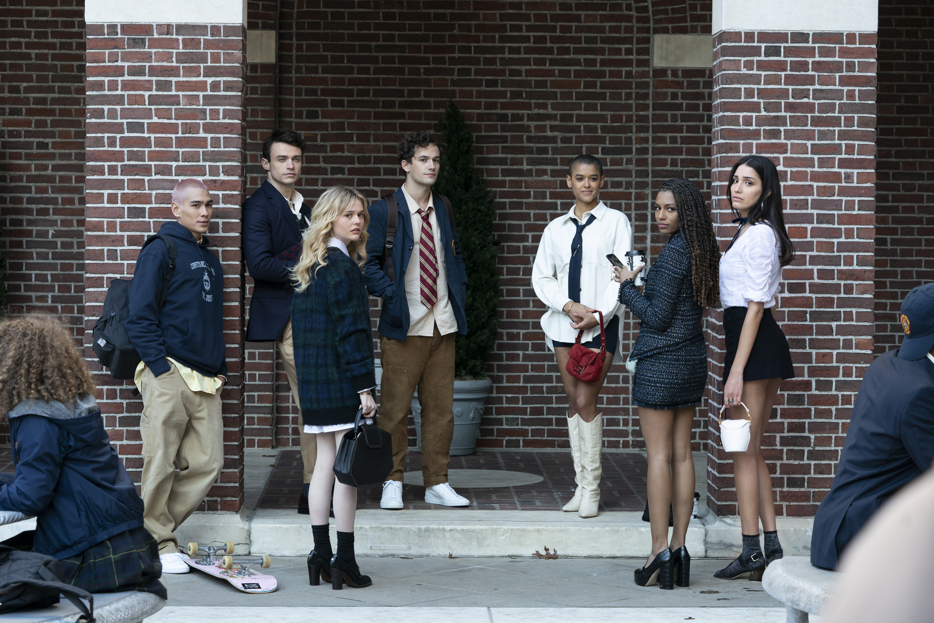 Cast of HBO's 'Gossip Girl' standing in a courtyard, looking back