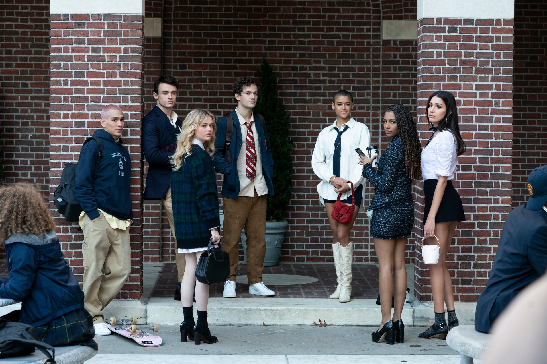 Cast of HBO's 'Gossip Girl' standing in a courtyard, looking back