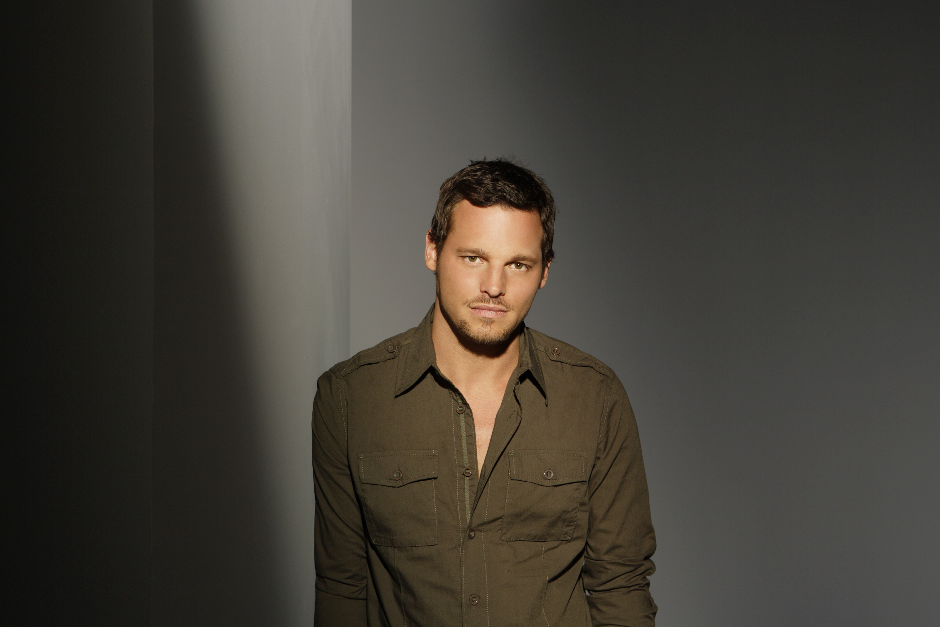 'Grey's Anatomy': Justin Chambers as Alex Karev smiling in a brown button-up top