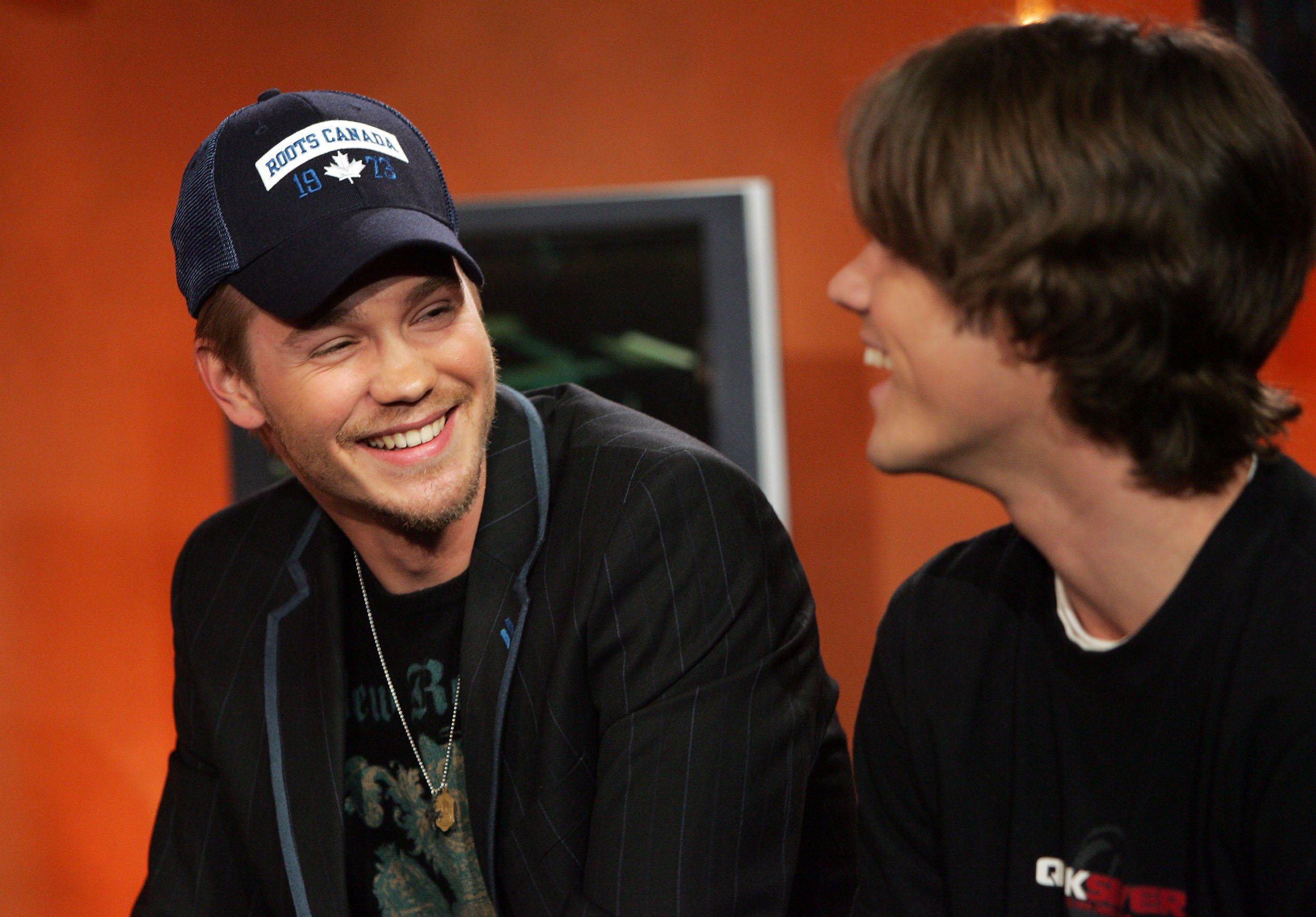 'Gilmore Girls' alum Chad Michael Murray smiles at Jared Padalecki