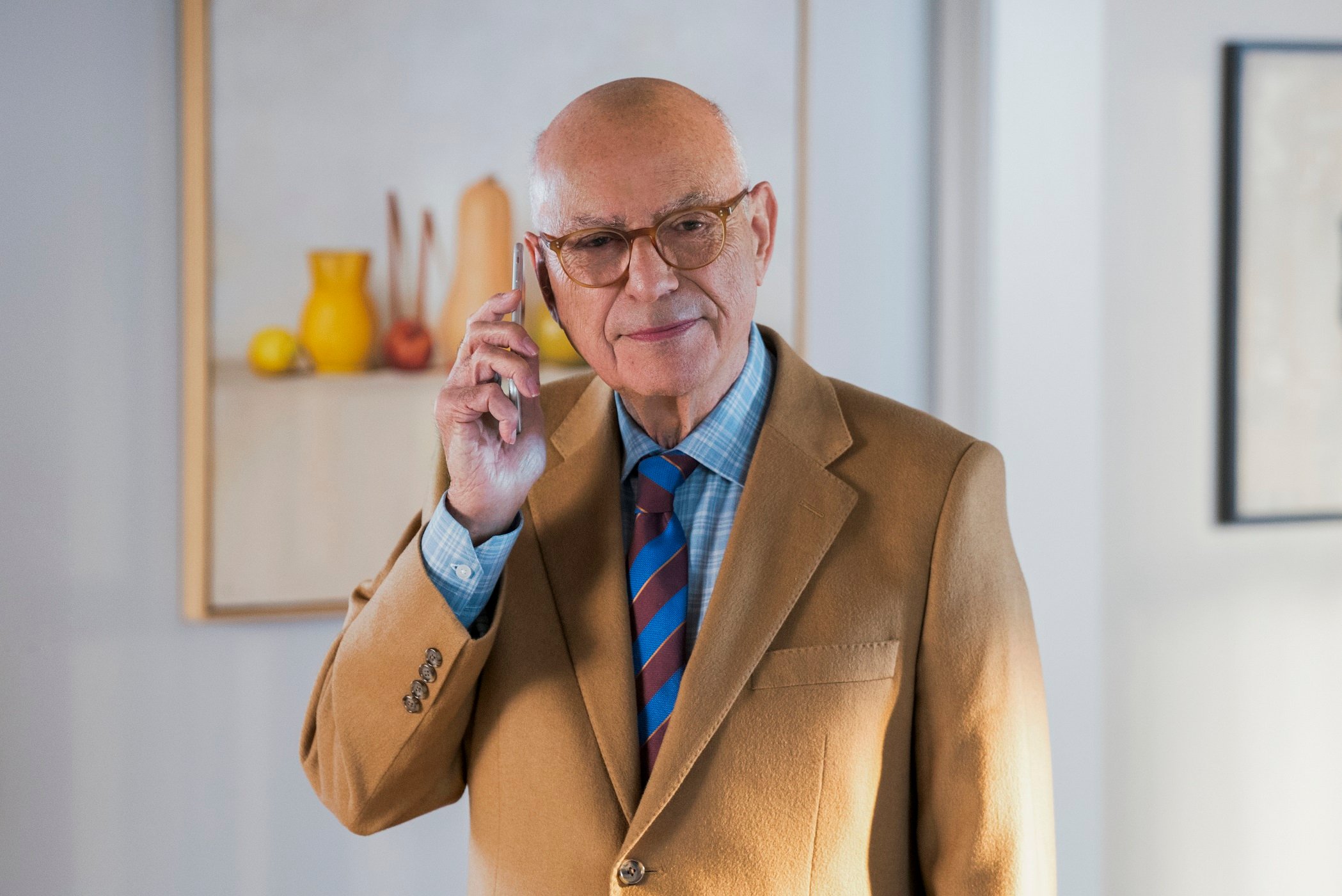 Norman Newlander in a scene from 'The Kominsky Method'