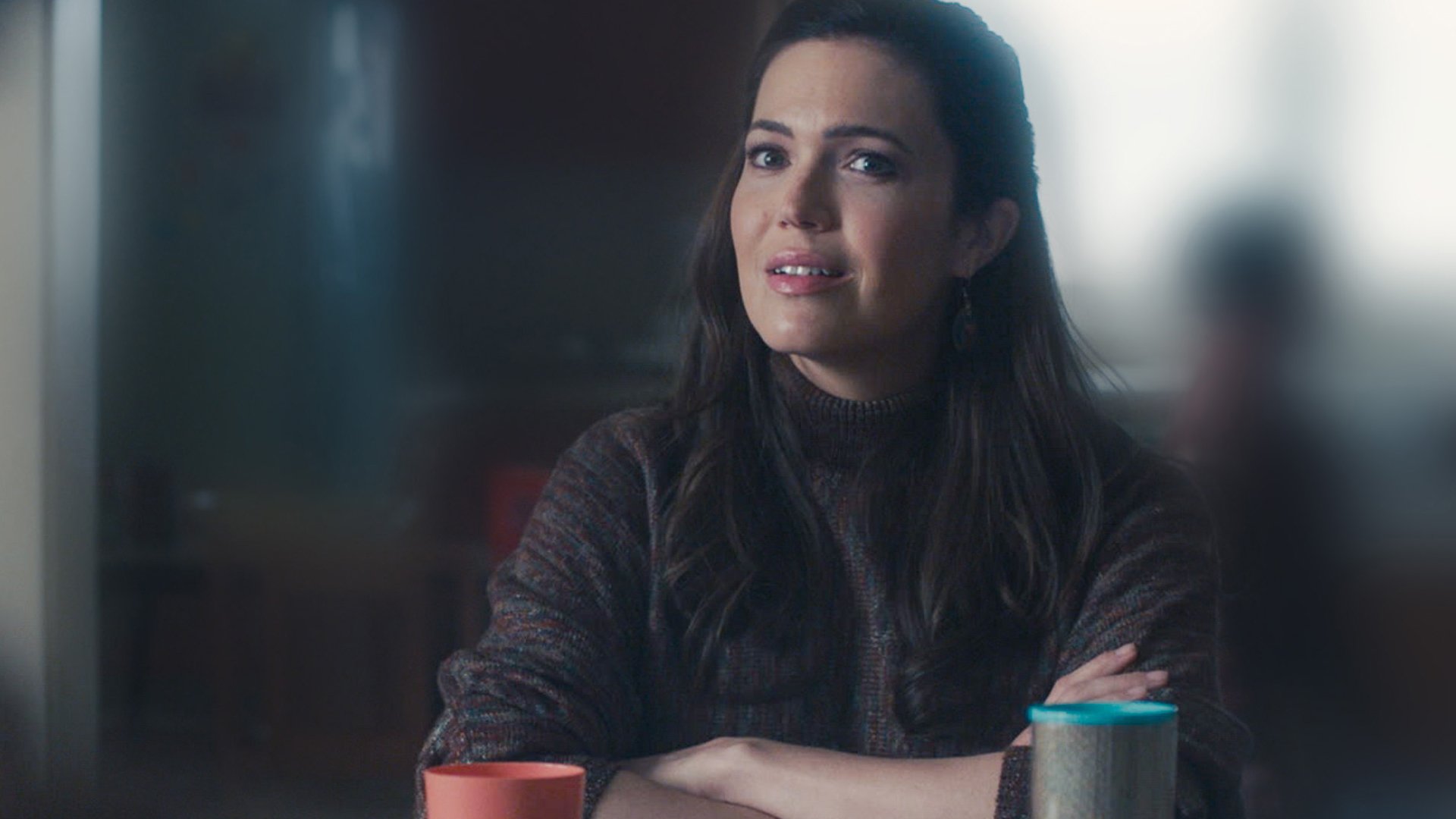Mandy Moore as Rebecca crossing her arms in ‘This Is Us’ Season 5 Episode 13