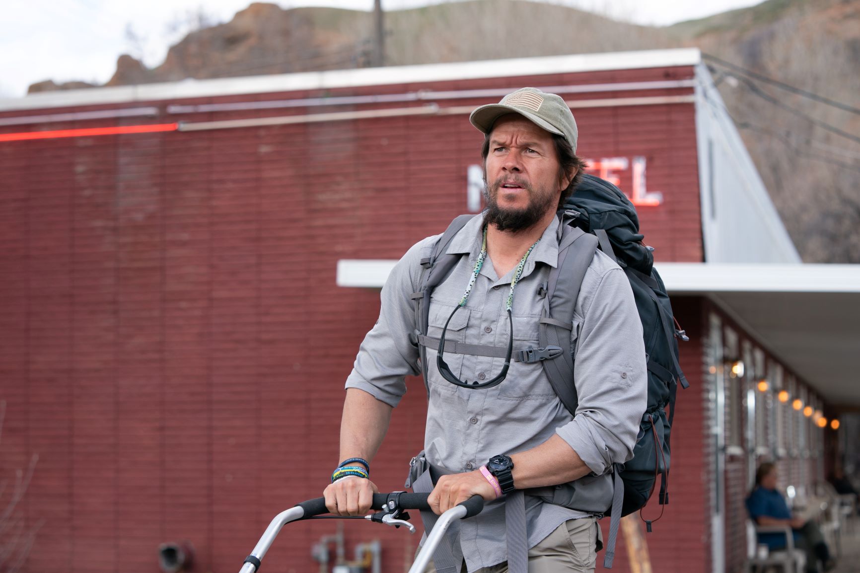 Mark Wahlberg pushes his cart in Joe Bell