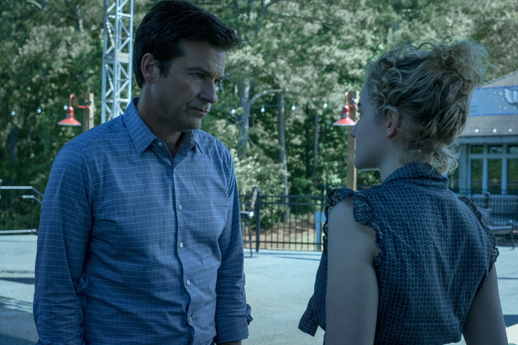 Marty Byrde talking to Ruth Langmore outside in 'Ozark' Season 3