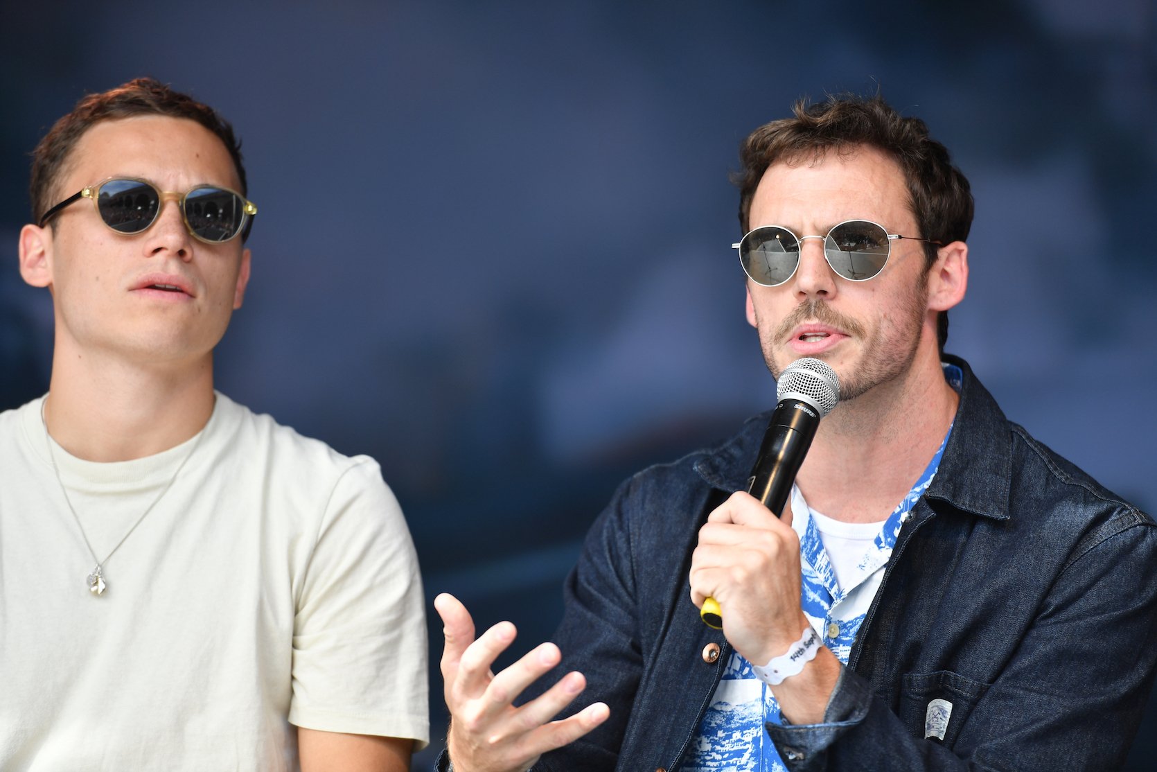 Michael Gray actor Finn Cole sitting next to Oswald Mosley actor Sam Claflin from 'Peaky Blinders' Season 6 at the 'Peaky Blinders' festival