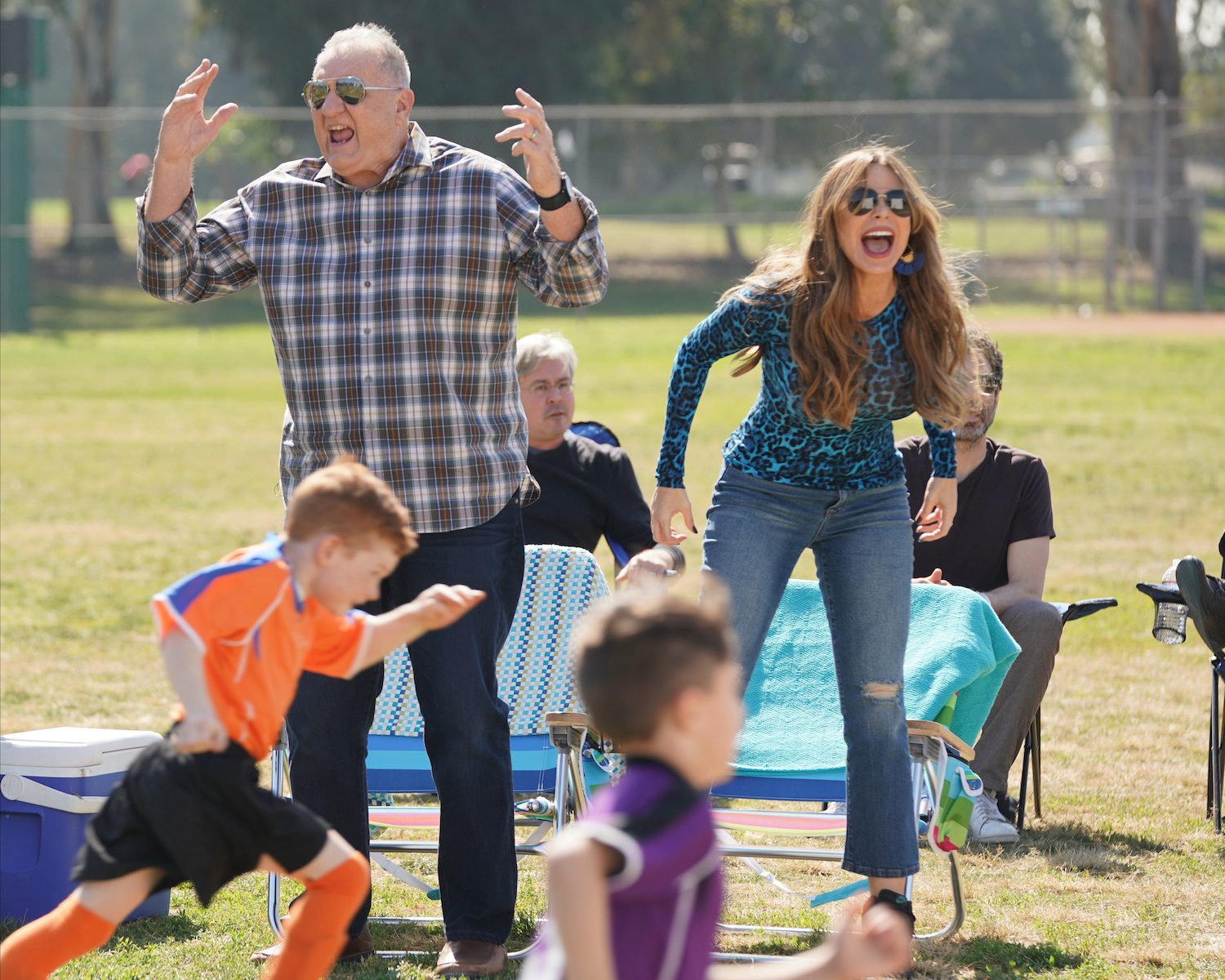 Sofia Vergara and Ed O'Neill scream at a kids soccer game