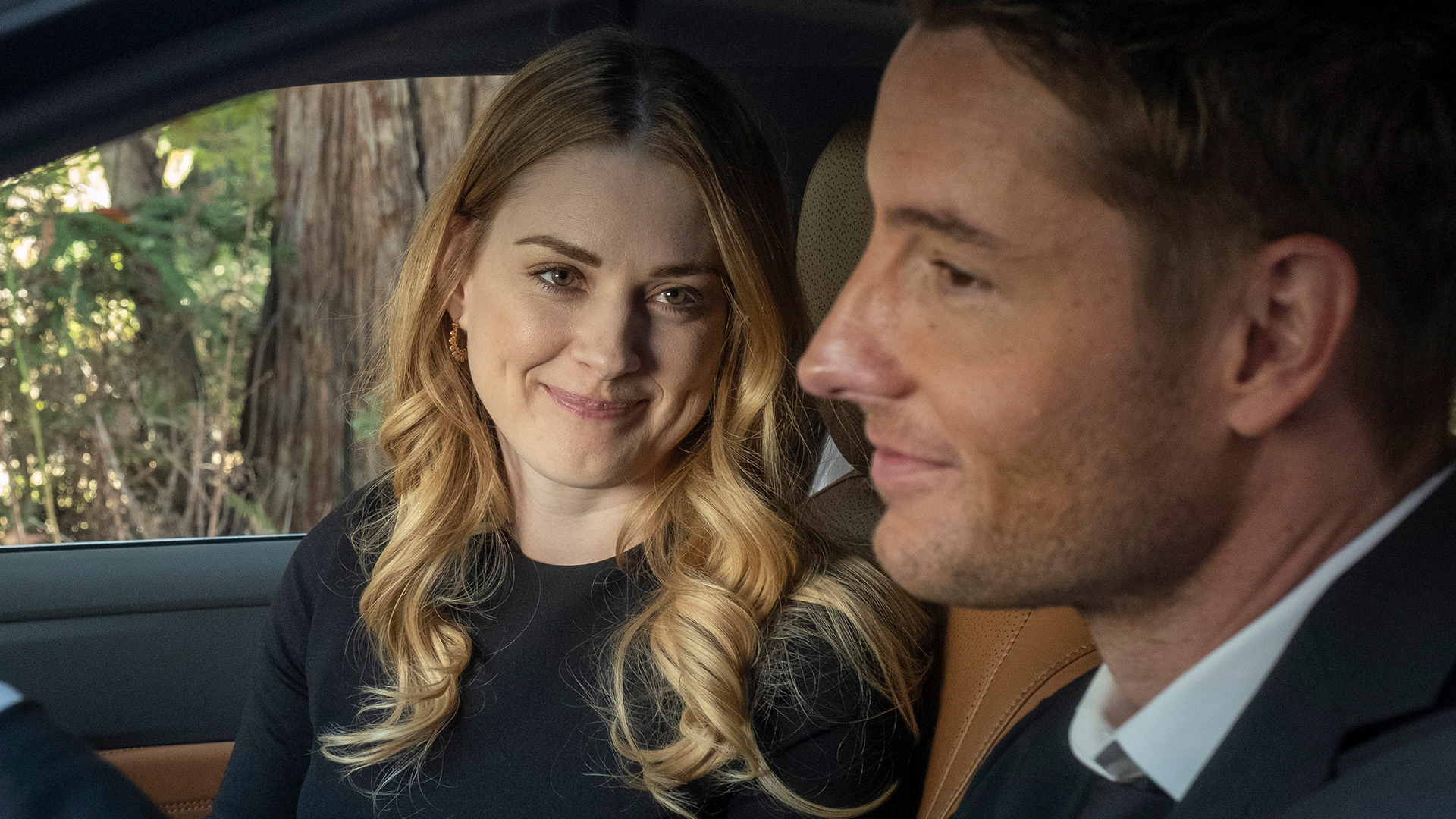 Alexandra Breckenridge as Sophie and Justin Hartley as Kevin sit in a car together in ‘This Is Us’ Season 4 Episode 12