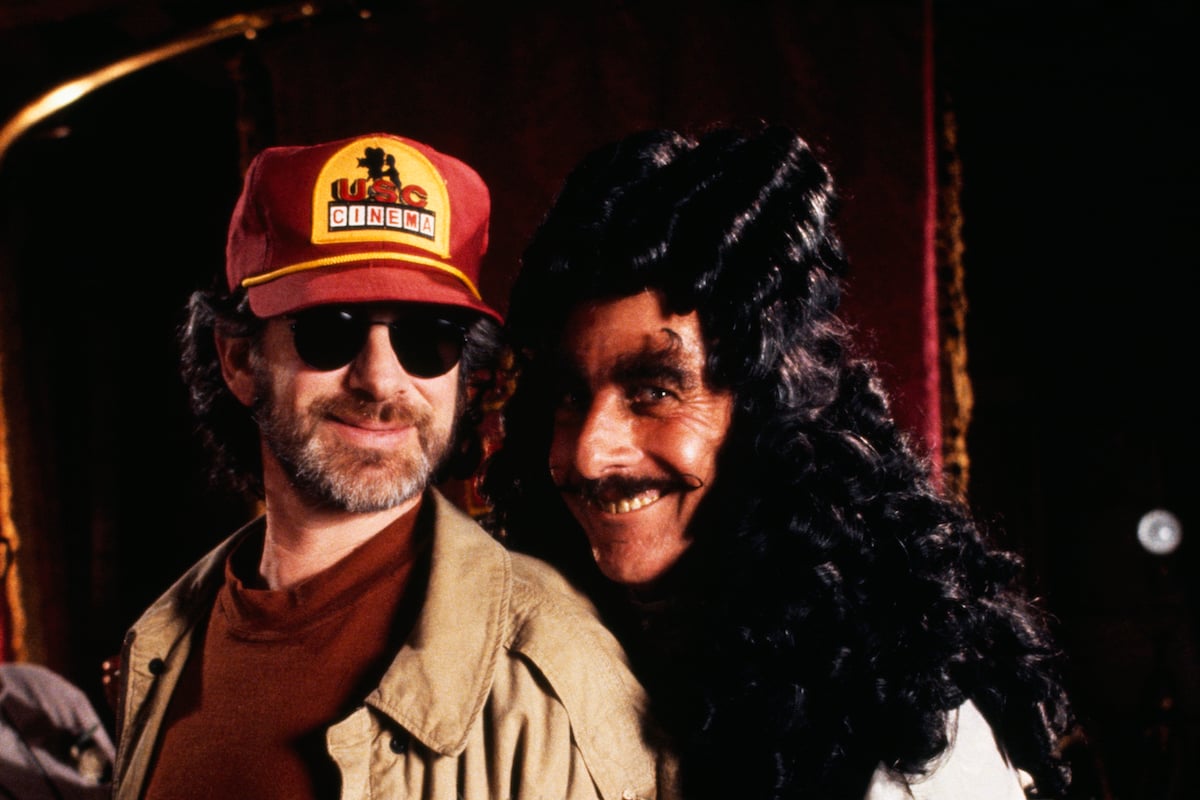 Steven Spielberg smiles in sunglasses and Dustin Hoffman in costume on the set of ‘Hook’
