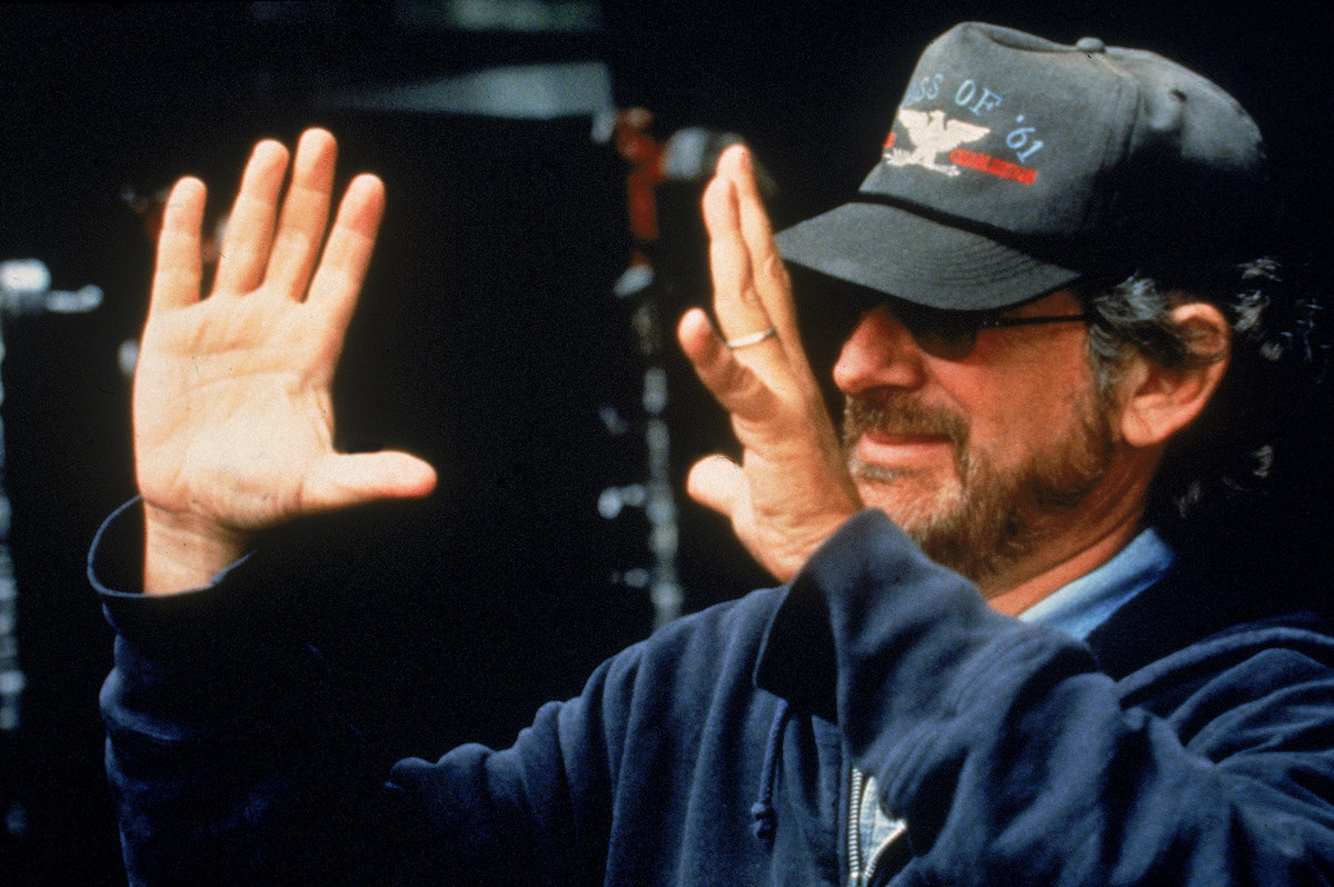 Steven Spielberg wears a hat and sunglasses as he directs 'The Lost World: Jurassic Park'