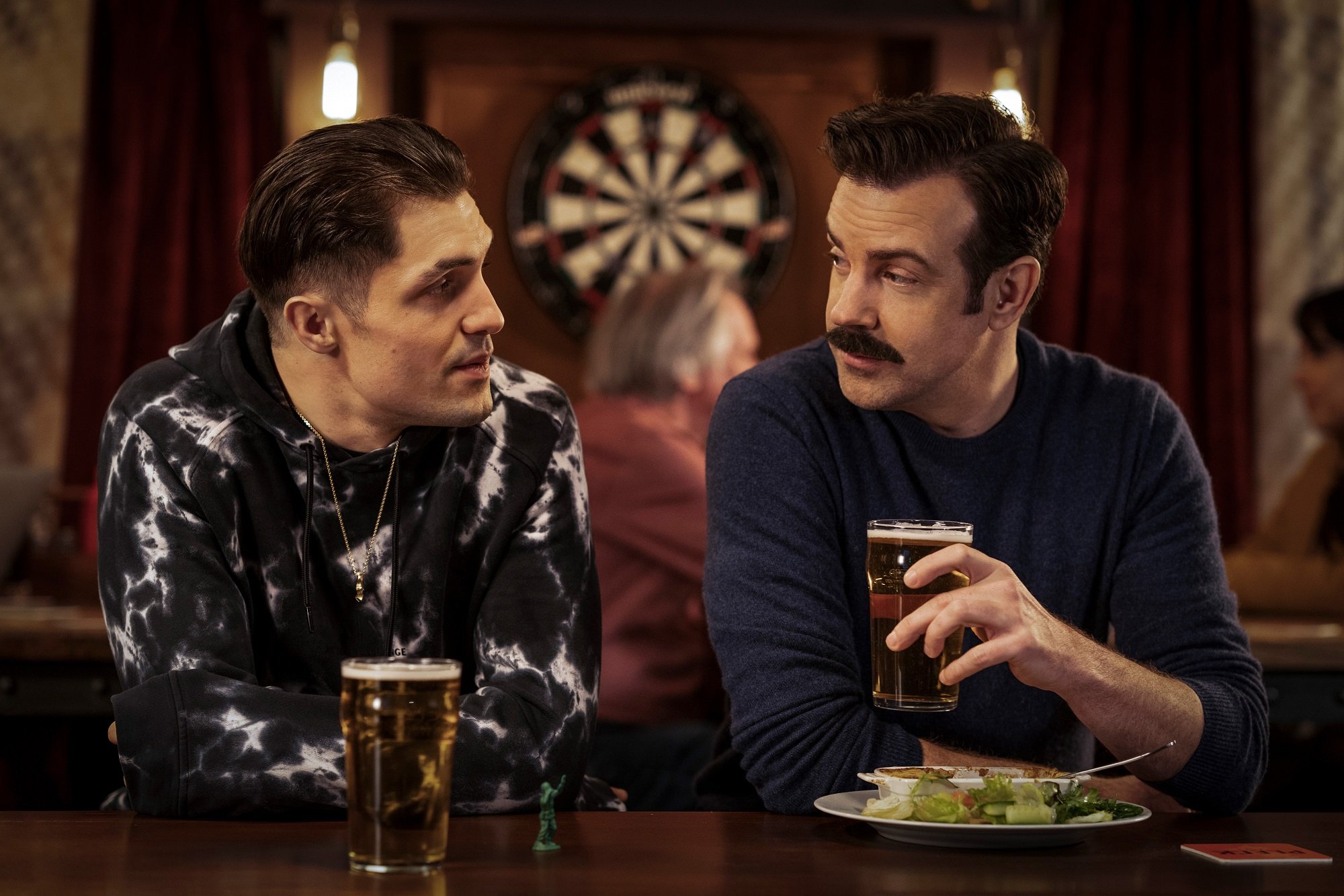 Jamie Tartt and Ted Lasso meet at a restaurant and drink beer in 'Ted Lasso'
