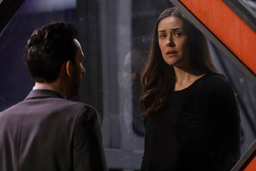 Megan Boone as Liz Keen looks out of the FBI prison box.