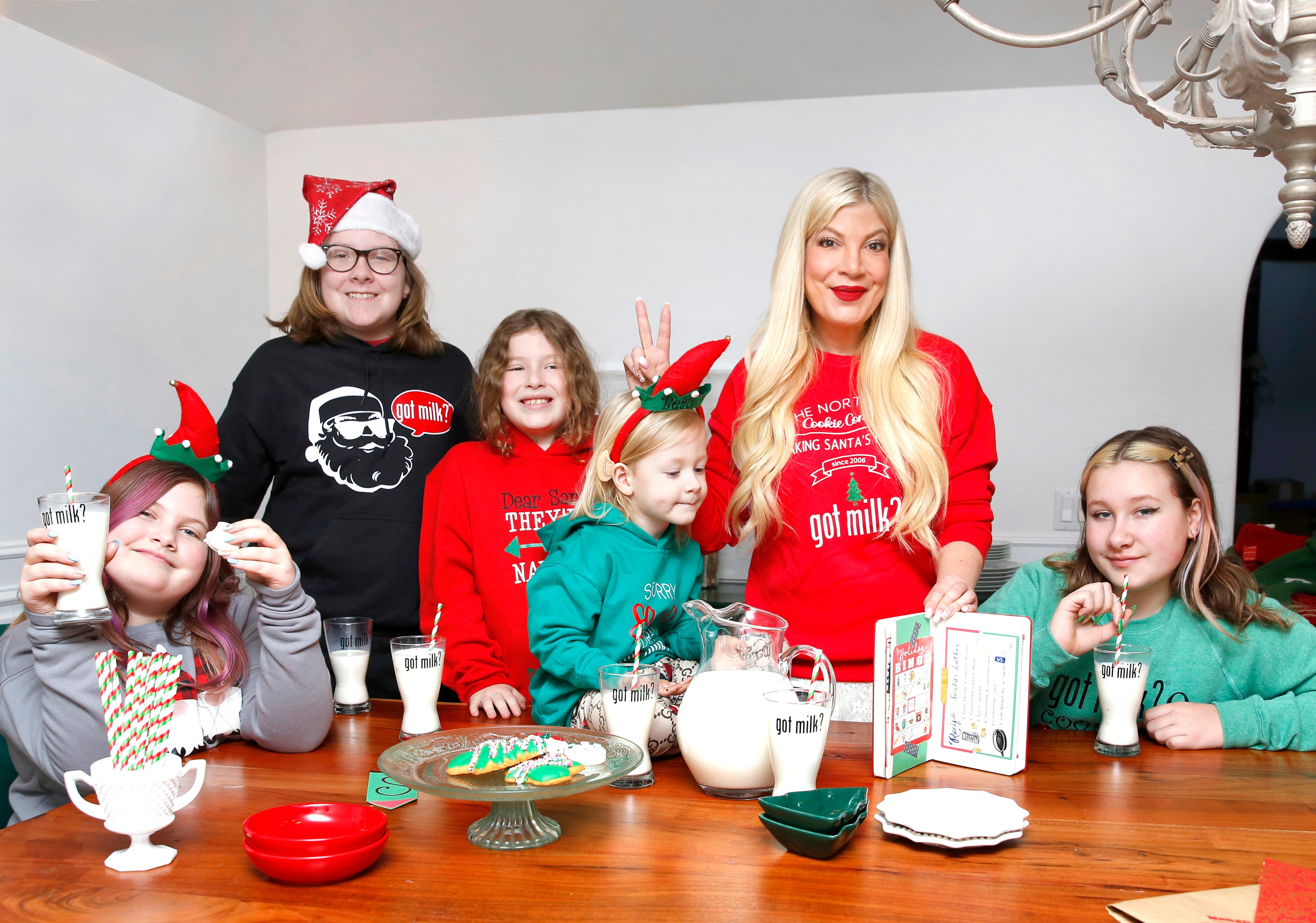 Tori Spelling and her children, Hattie McDermott, Liam McDermott, Finn McDermott, Beau McDermott and Stella McDermott pose for a photo for the Got Milk? campaign