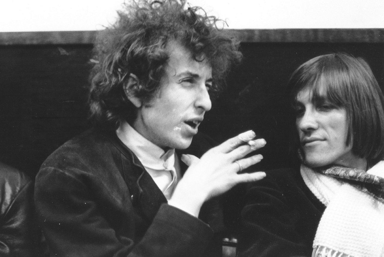Bob Dylan speaking while holding a cigarette as Doug Sahm listens.