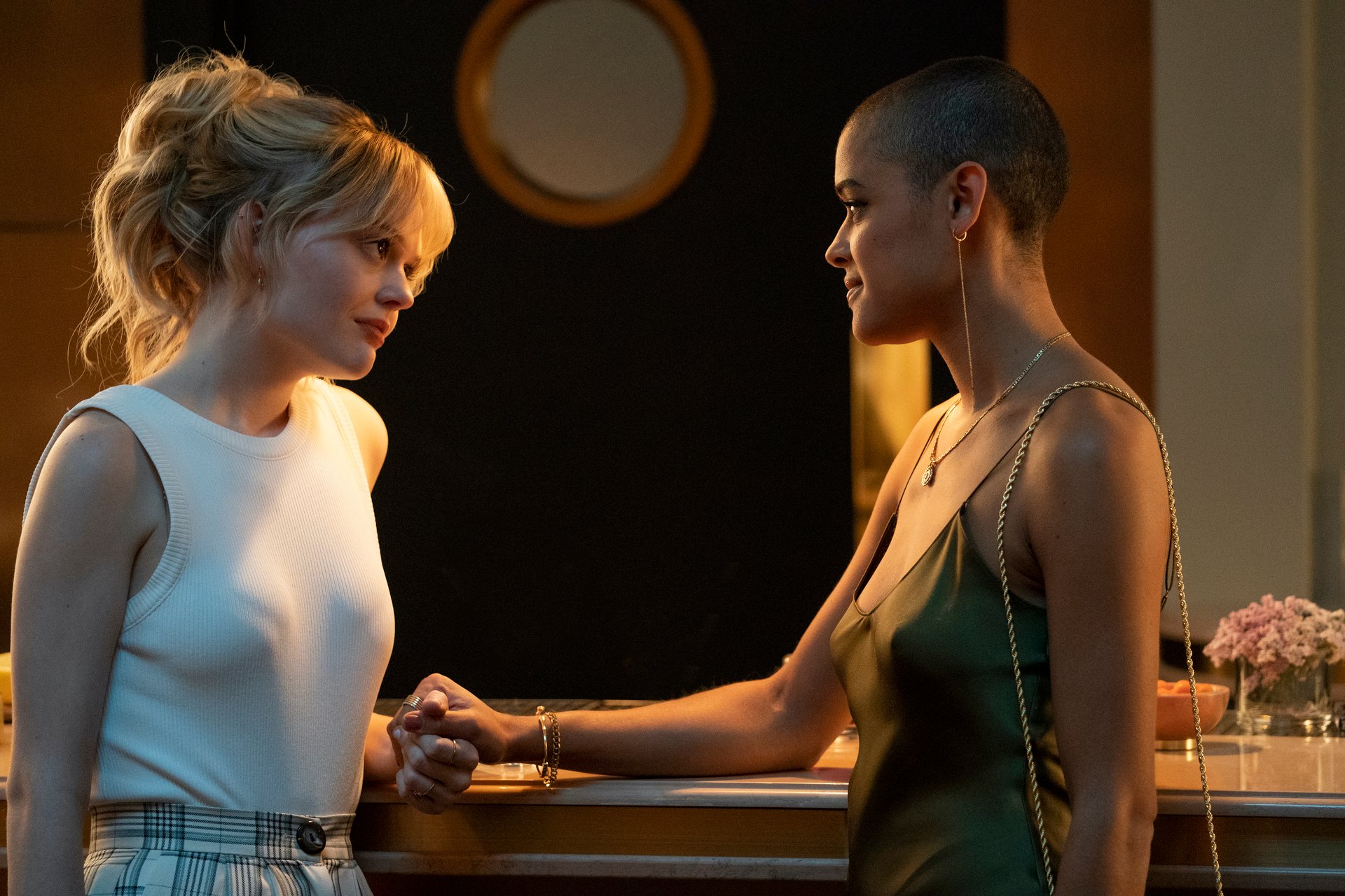 (L-R): Emily Alyn Lind and Jordan Alexander in 'Gossip Girl'