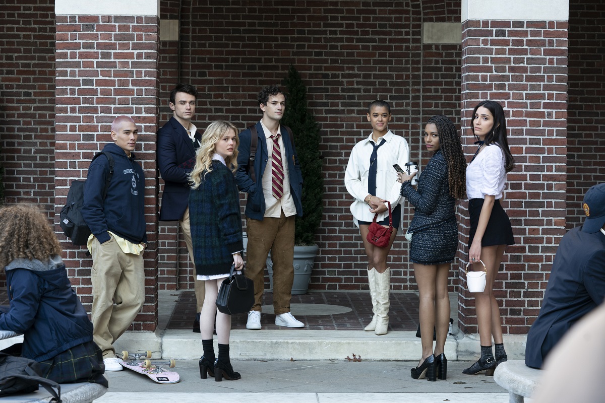 (L-R): Evan Mock, Thomas Doherty, Emily Alyn Lind, Eli Brown, Jordan Alexander, Savannah Smith, and Zion Moreno in 'Gossip Girl' Season 1