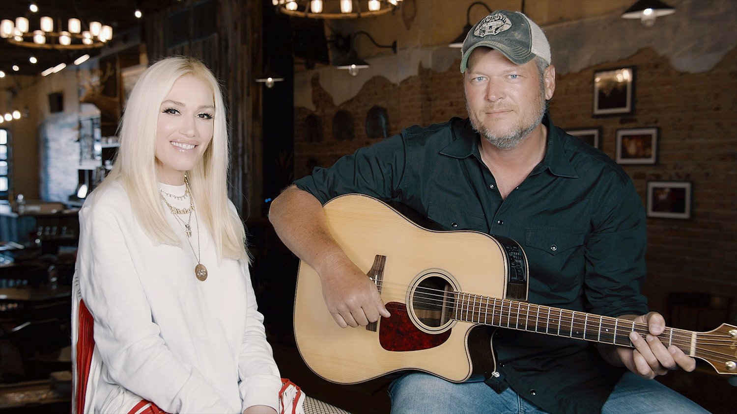 Gwen Stefani and Blake Shelton in 'The Red Nose Day Special' Season 6