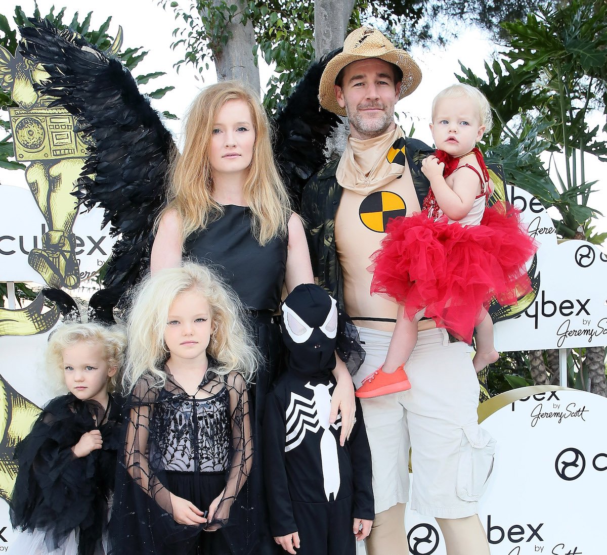 James Van Der Beek, his wife and their kids