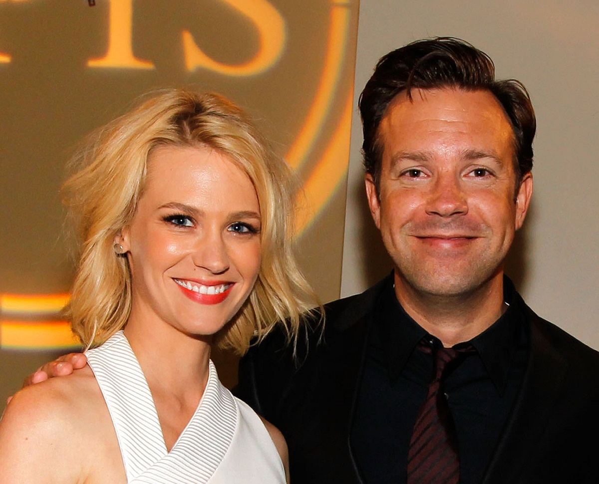January Jones and Jason Sudeikis pose backstage at the 2010 ESPY Awards on July 14, 2010, in Los Angeles, California.