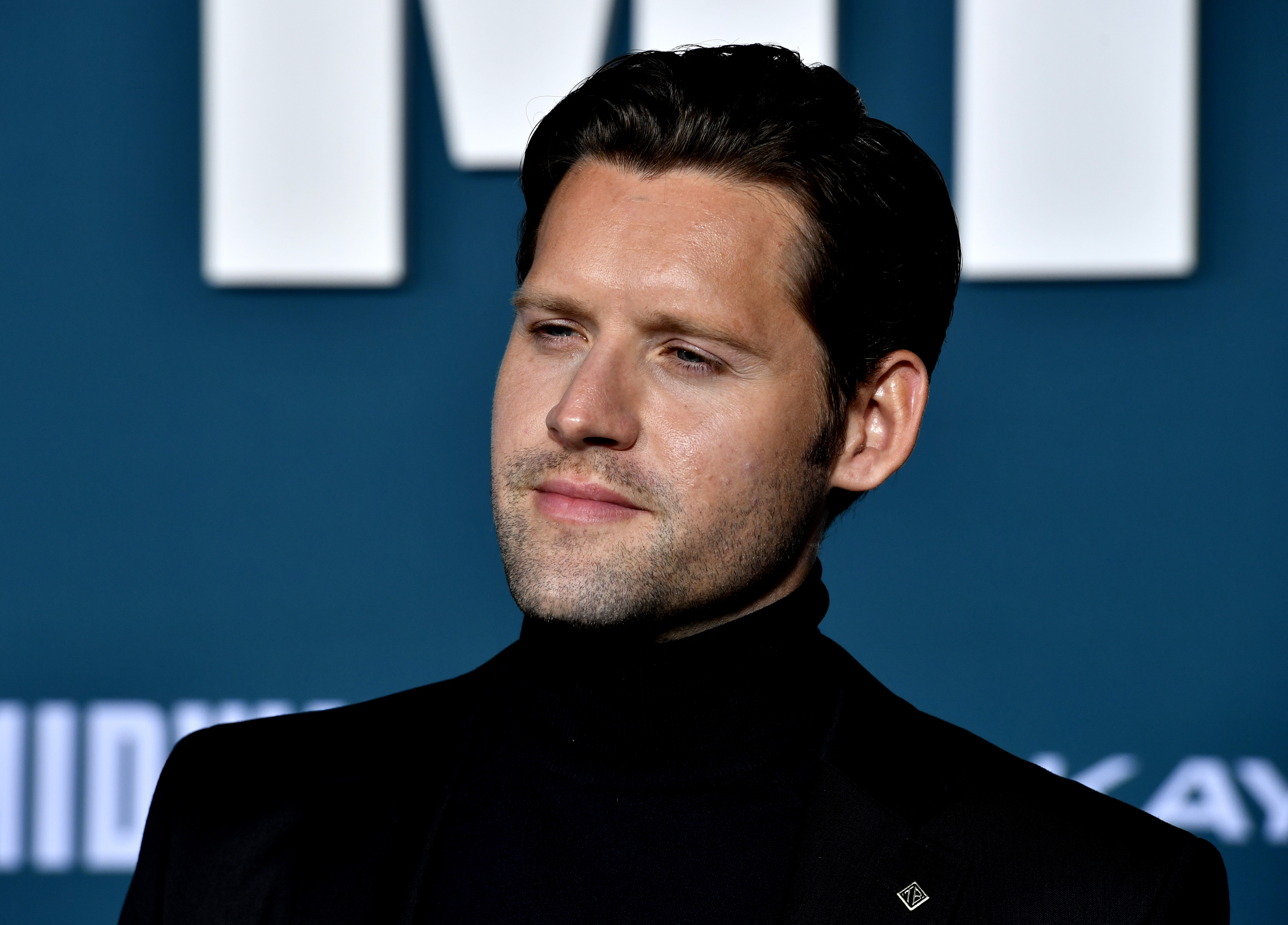 Luke Kleintank wears a black shirt at a media event