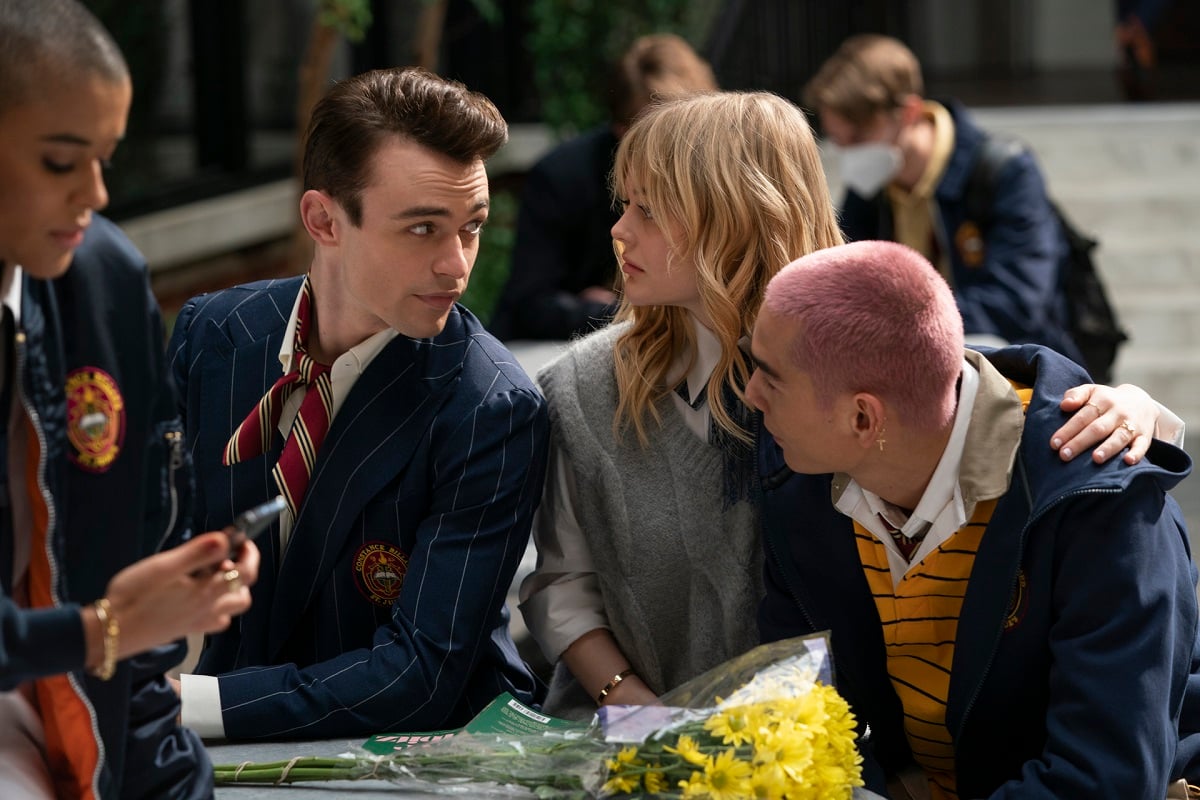 (L-R): Thomas Doherty, Emily Alyn Lind, and Evan Mock in 'Gossip Girl' Episode 2