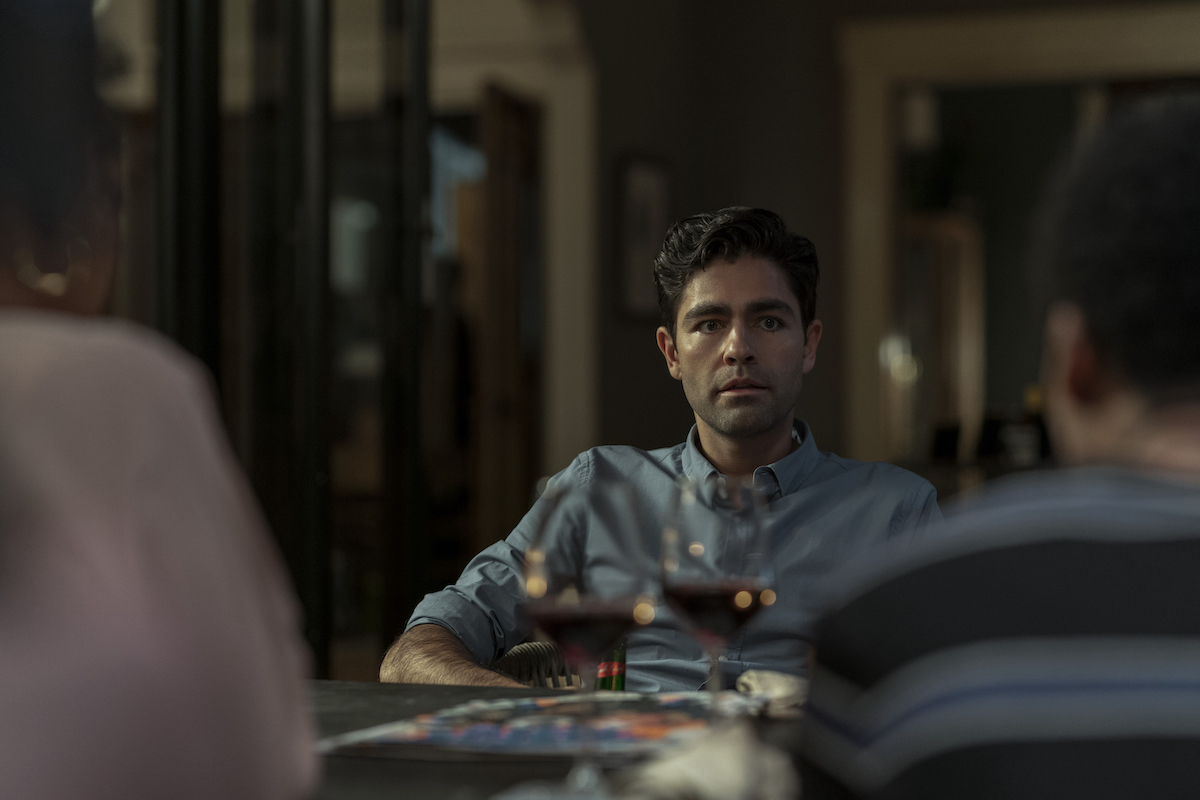 Adrian Grenier wearing a blue shirt in 'Clickbait' Season 1