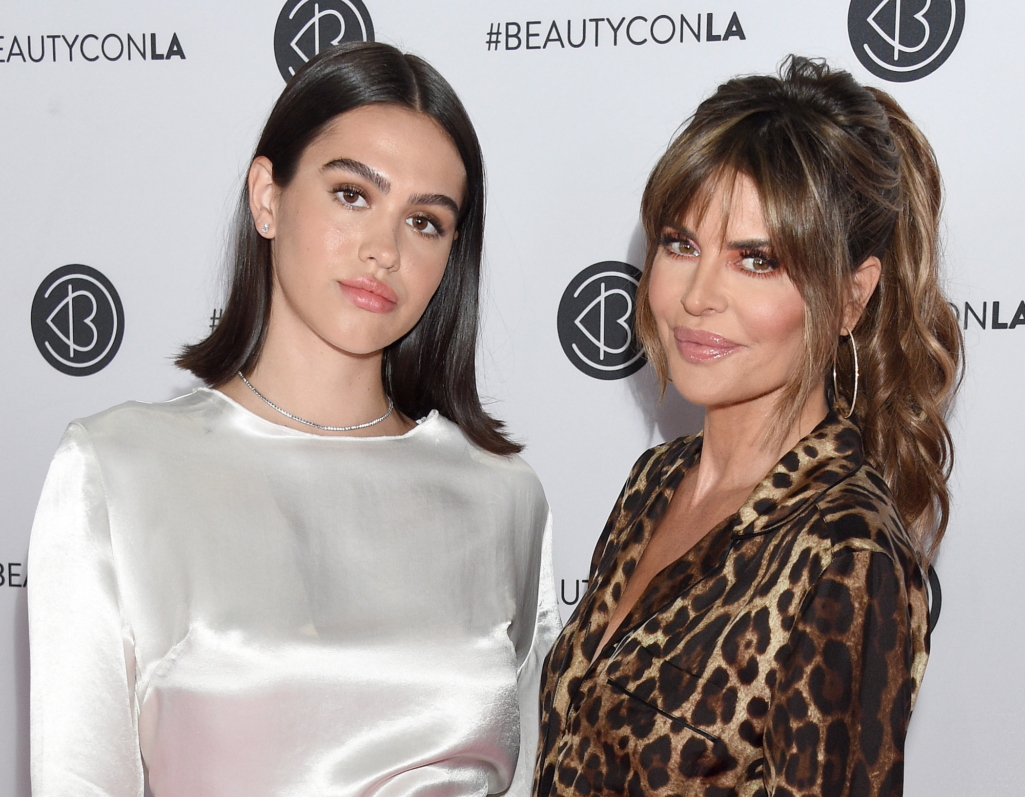 Lisa Rinna and her daughter Amelia attending BeautyCon Los Angeles in 2019