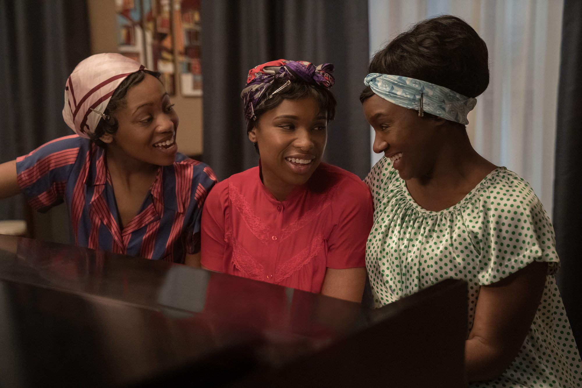 Aretha Franklin and her sisters sing in Repsect