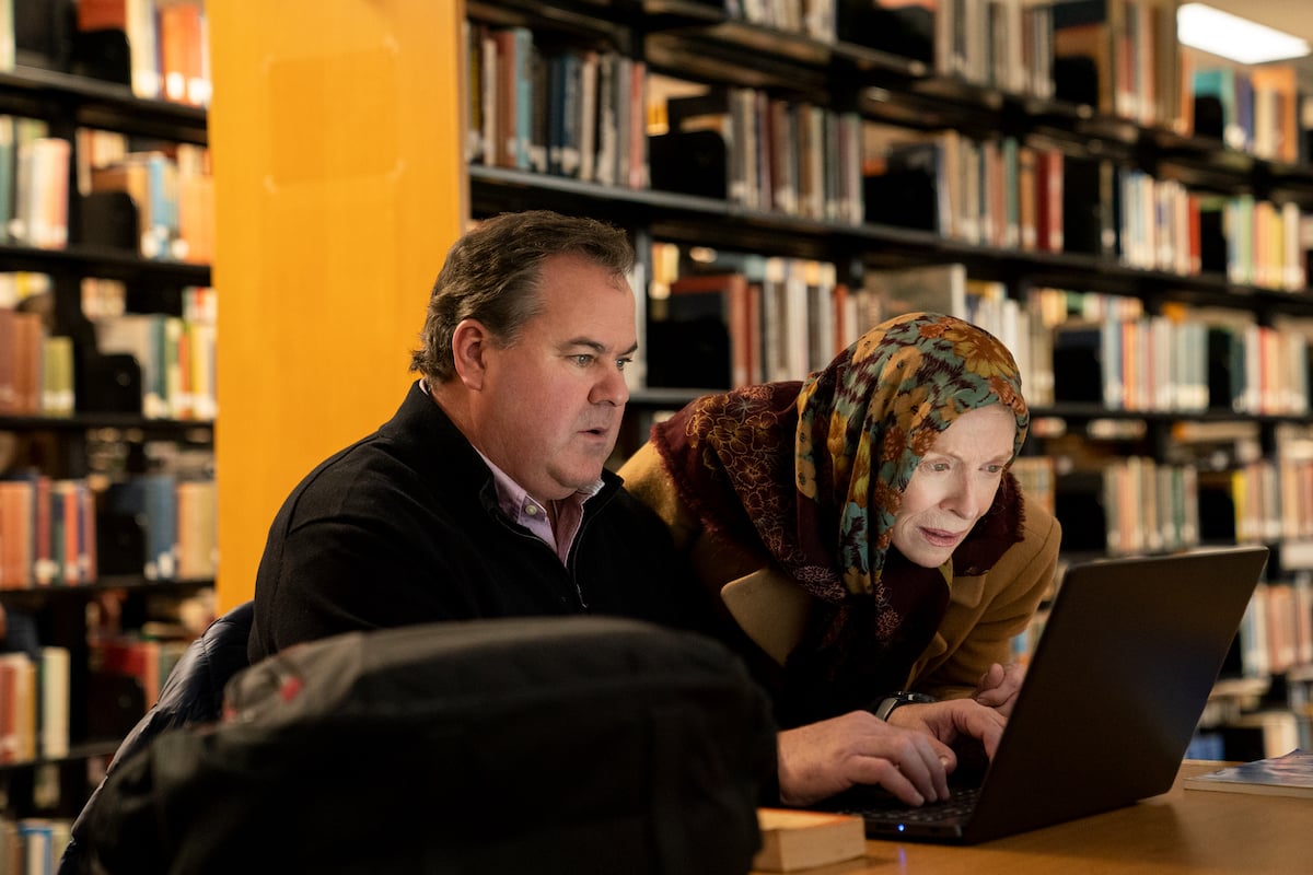 Bob Stephenson and Holland Taylor look at a laptop in 'The Chair' Season 1