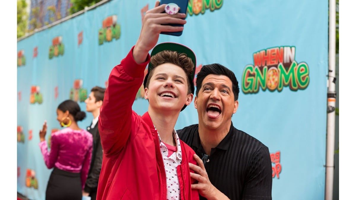 Case Walker and Ken Marino taking a selfie on a red carpet in 'The Other Two.'