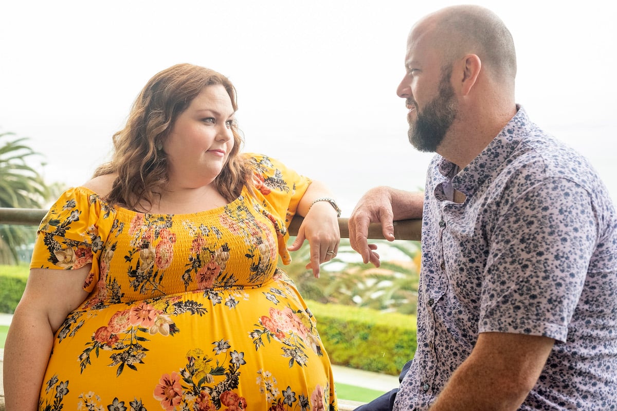 Chrissy Metz as Kate and Chris Sullivan as Toby having a conversation in’This Is Us’