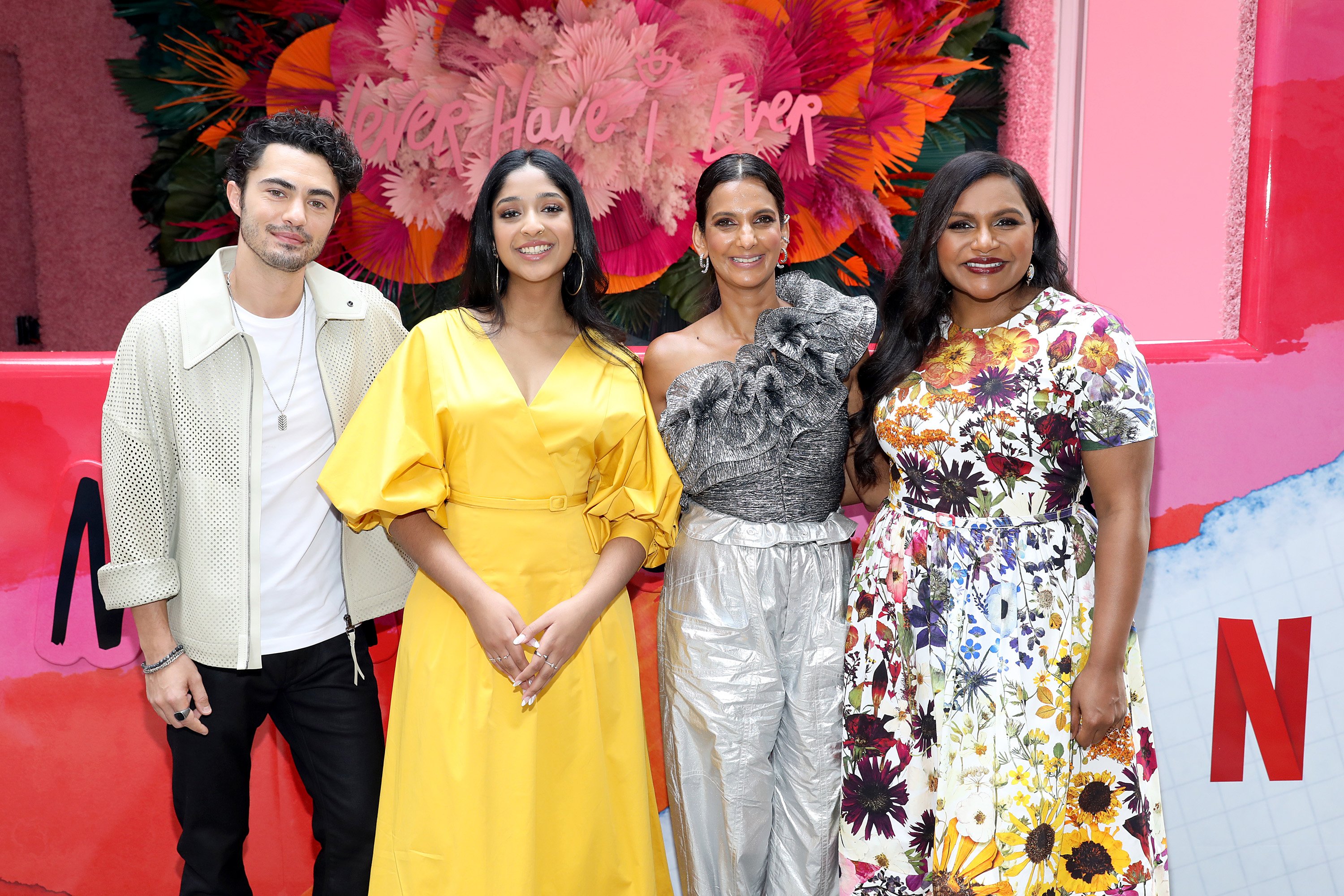 Darren Barnet, Maitreyi Ramakrishnan, Poorna Jagannathan and Mindy-Kaling 'Never Have I Ever' in front of flower backdrop