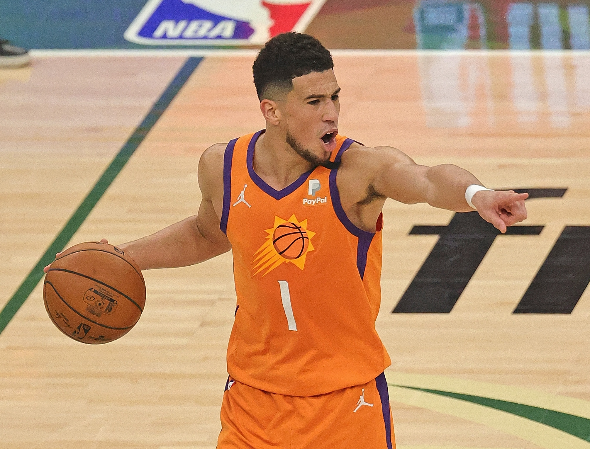 Devin Booker directs his team during game against the Milwaukee Bucks