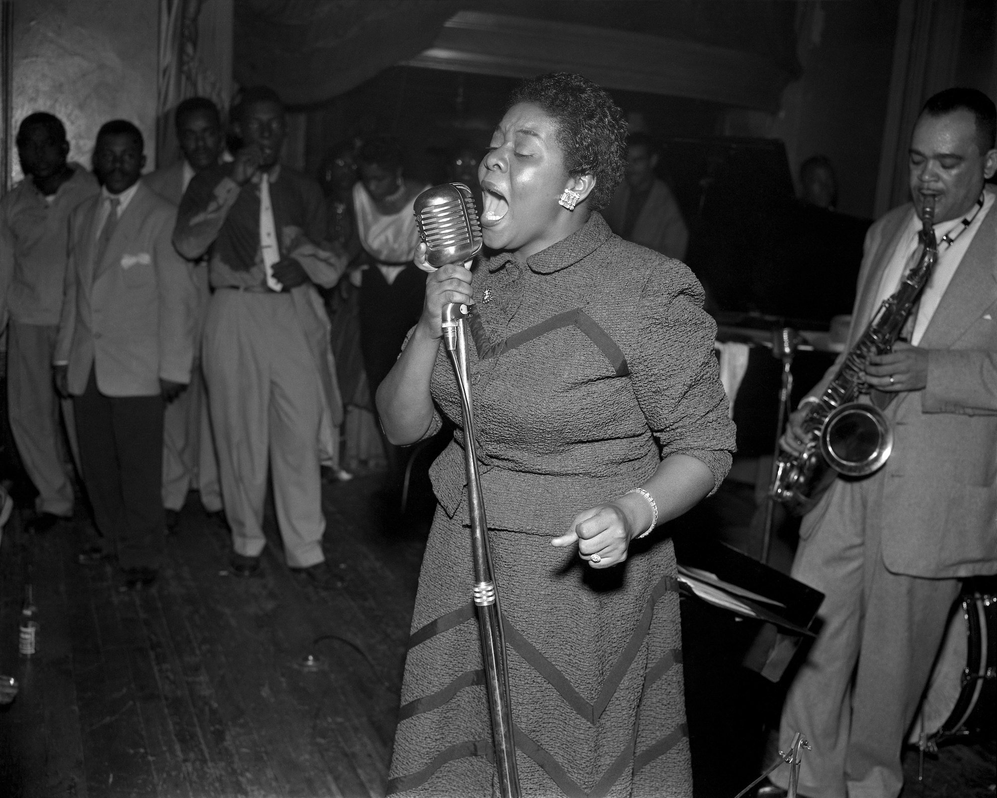 Dinah Washington sings