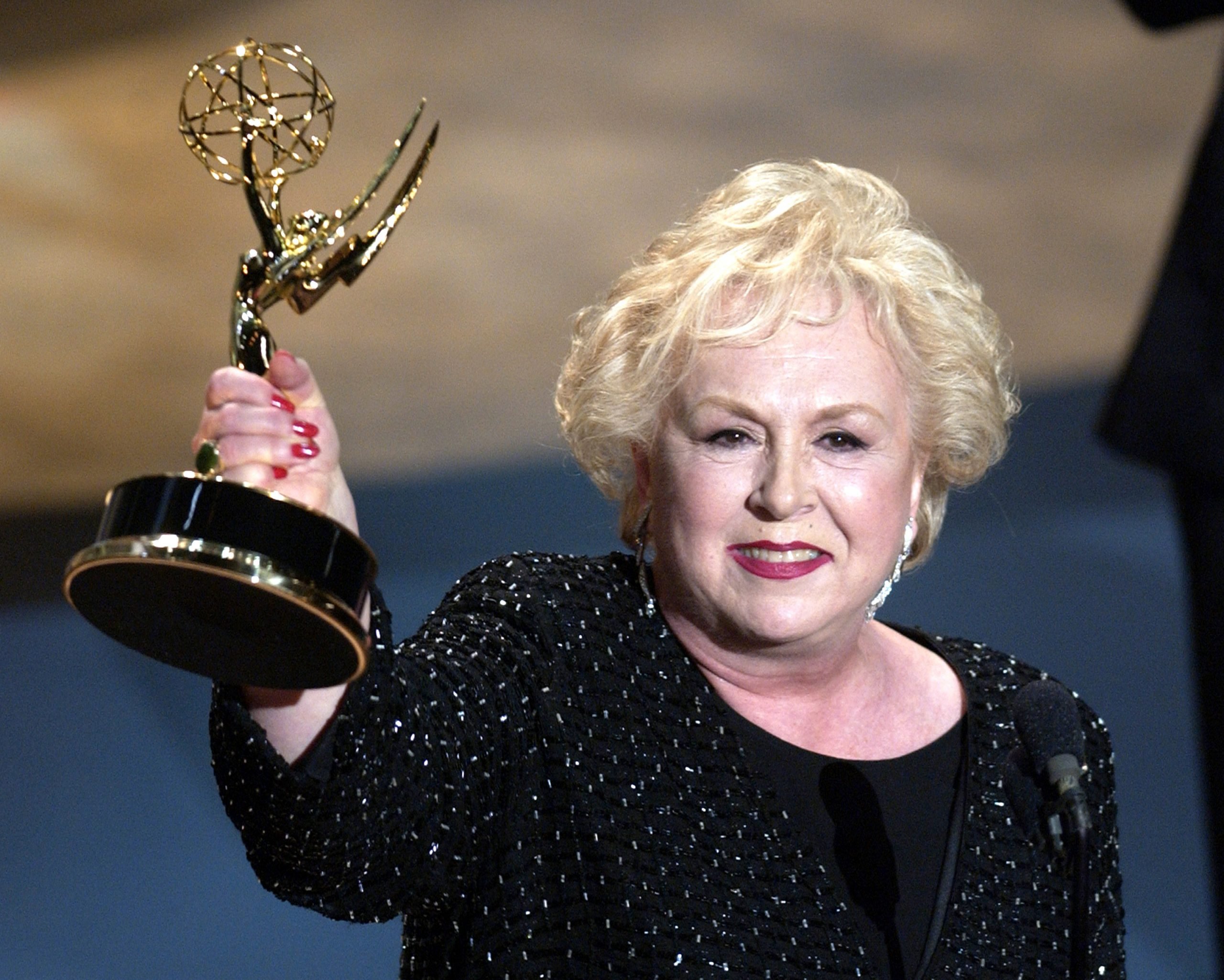 'Everybody Loves Raymond' star Doris Roberts with her 2001 Emmy win