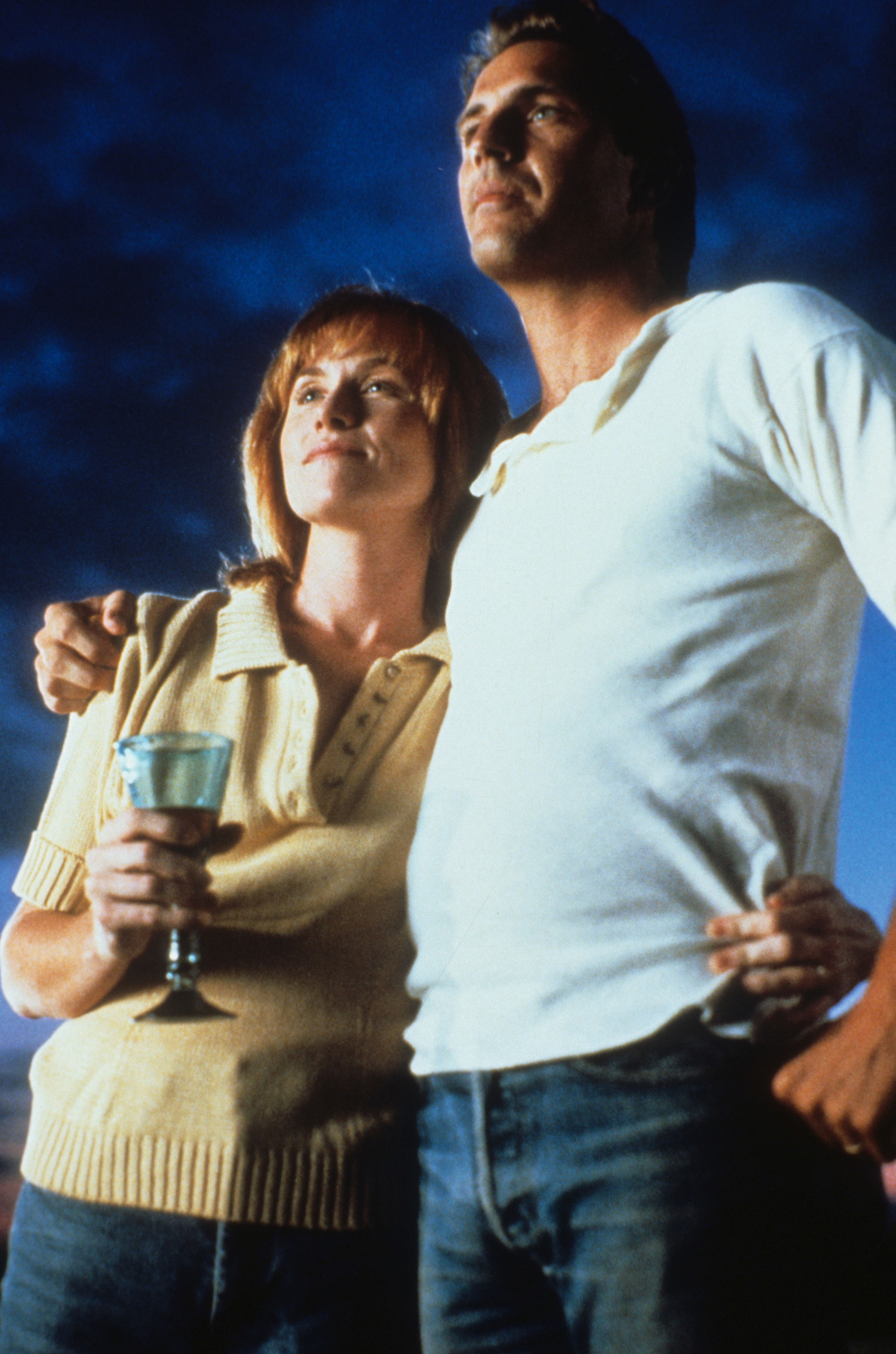 Field of Dreams: Kevin Costner puts his arm around Amy Madigan