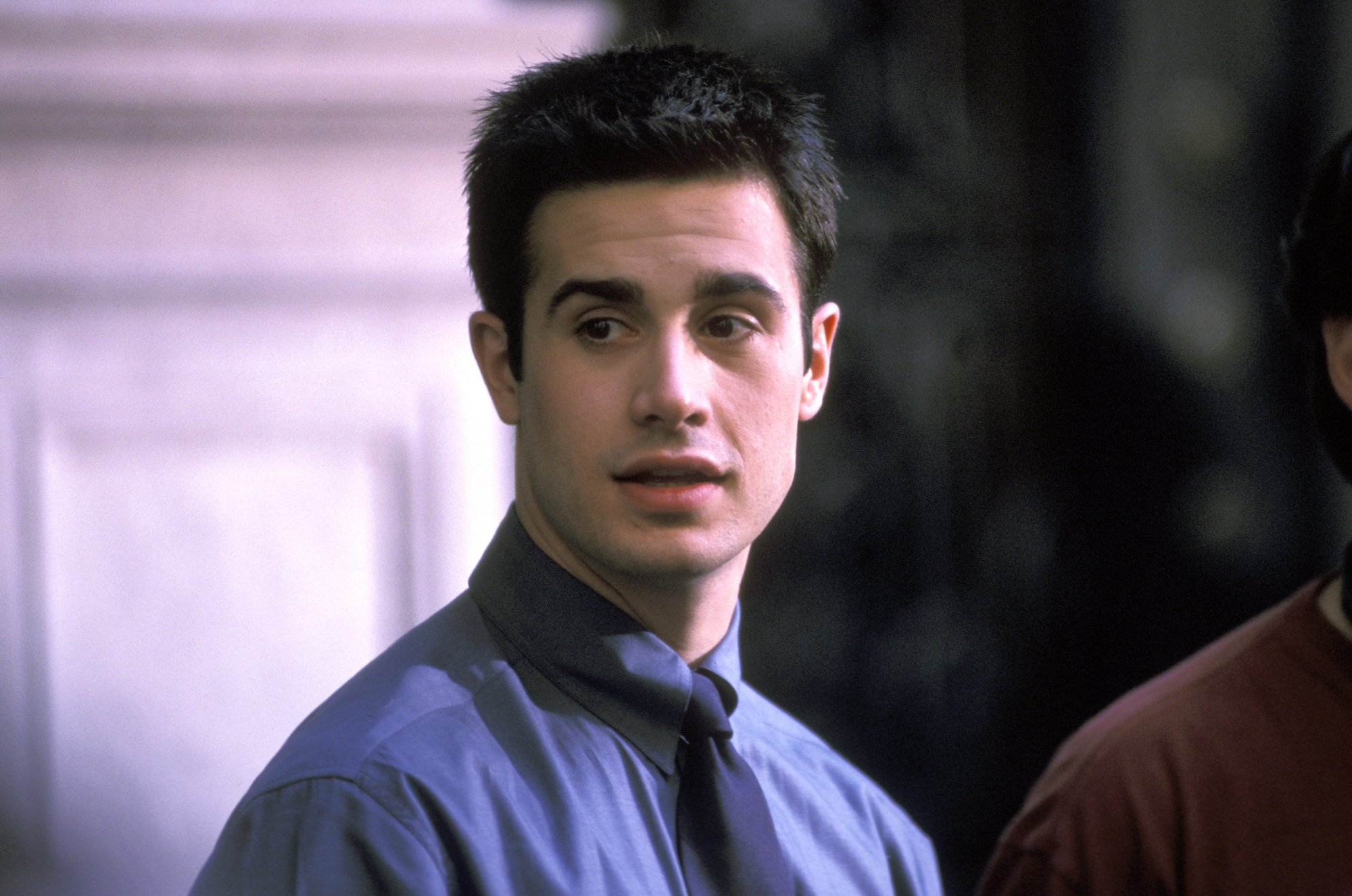 Freddie Prinze Jr. during filming of the 2001 movie 'Head Over Heels' 