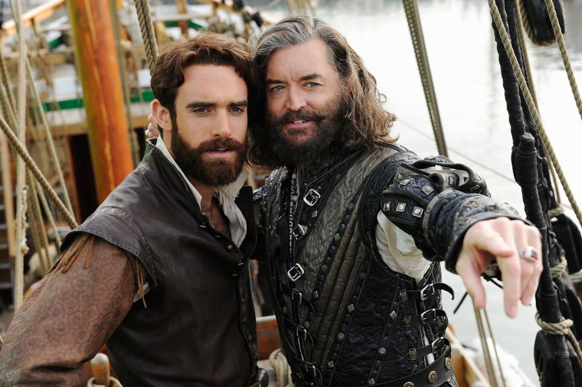 Joshua Sasse and Timothy Omundson as Galavant and King Richard