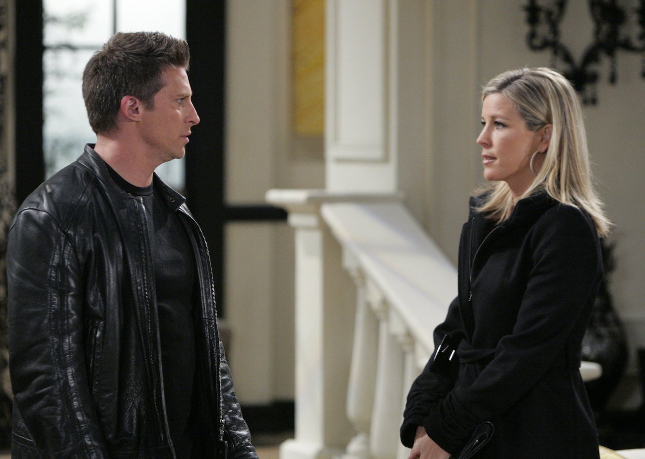 Steve Burton and Laura Wright in a 'General Hospital' still from a 2010 episode