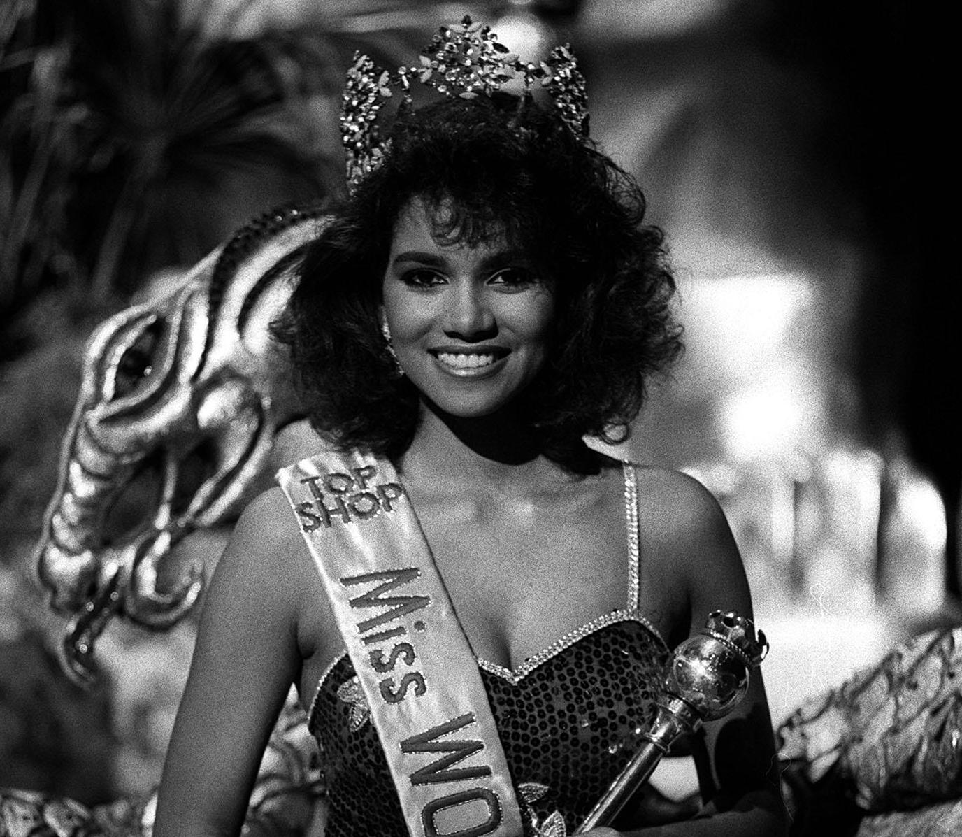 Halle Berry at the dress rehearsal of the Miss World Finals in 1986