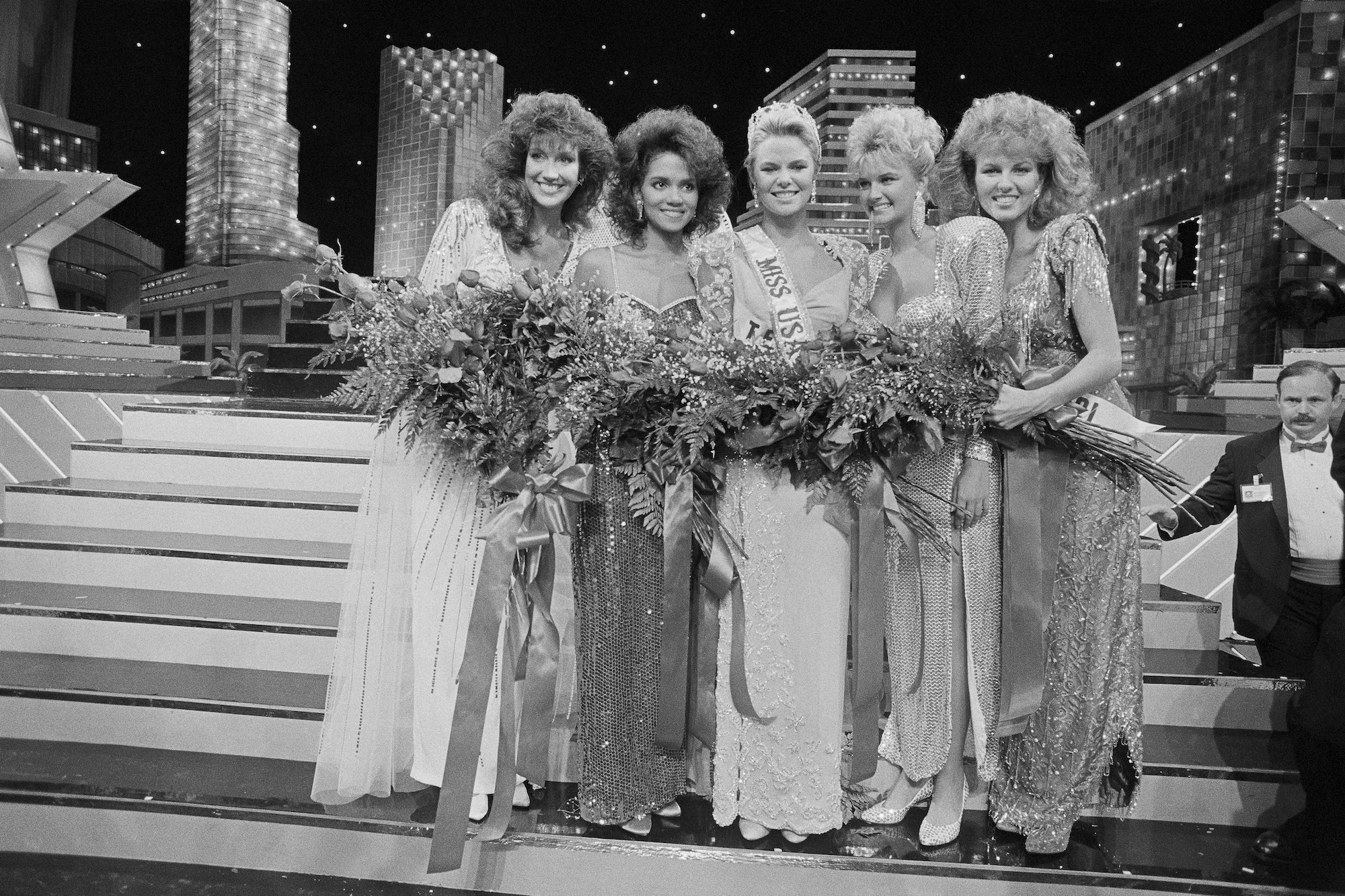 Halle Berry posing next to fellow Miss USA Universe contestants in 1986