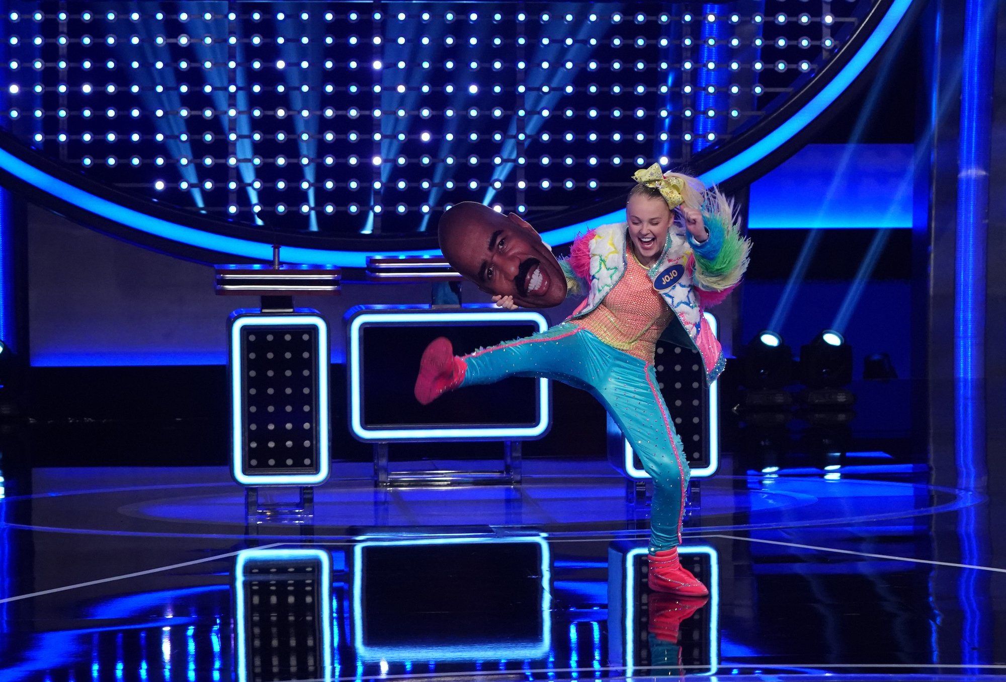 JoJo Siwa kicks on Celebrity Family Feud