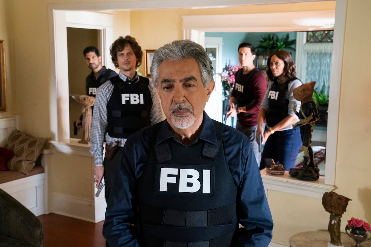 Joe Mantegna, Matthew Gray Gubler, Adam Rodriguez, Daniel Henney, Aisha Tyler standing in 'Criminal Minds'