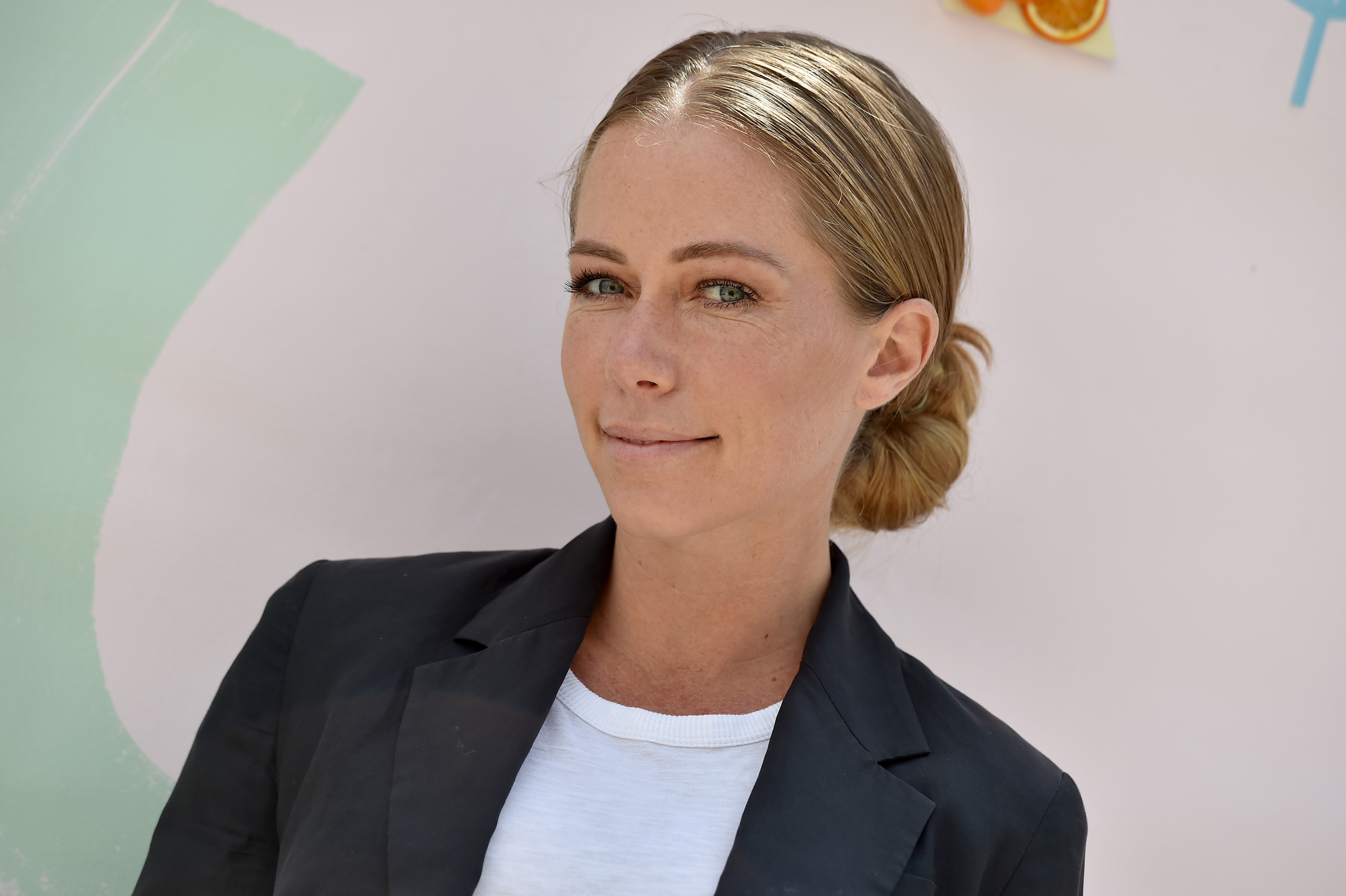 Kendra Wilkinson smiles on the red carpet